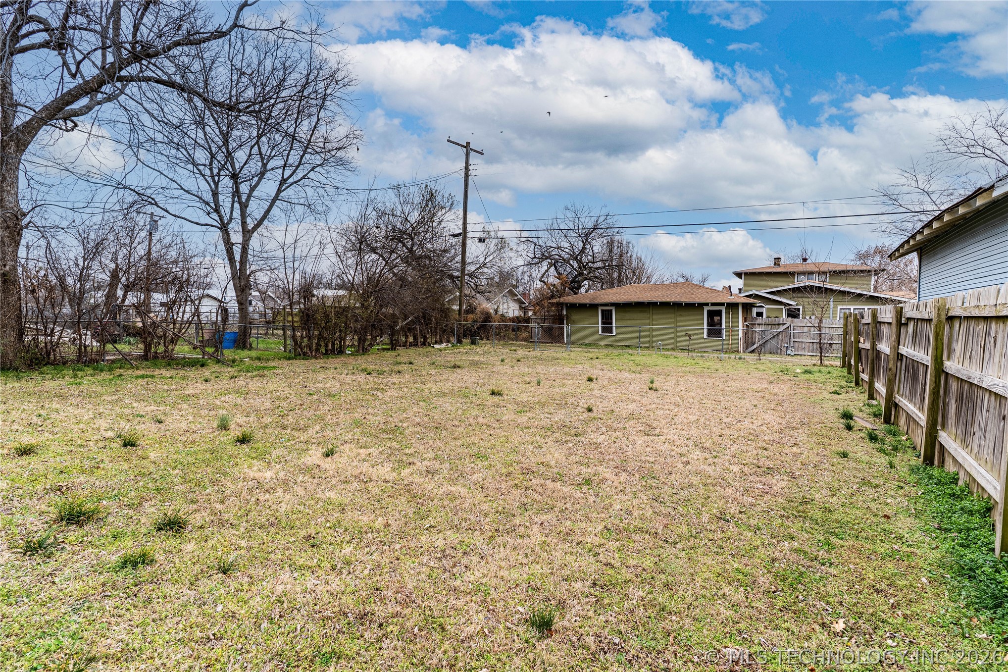 915 E Oak Street Property Photo 19