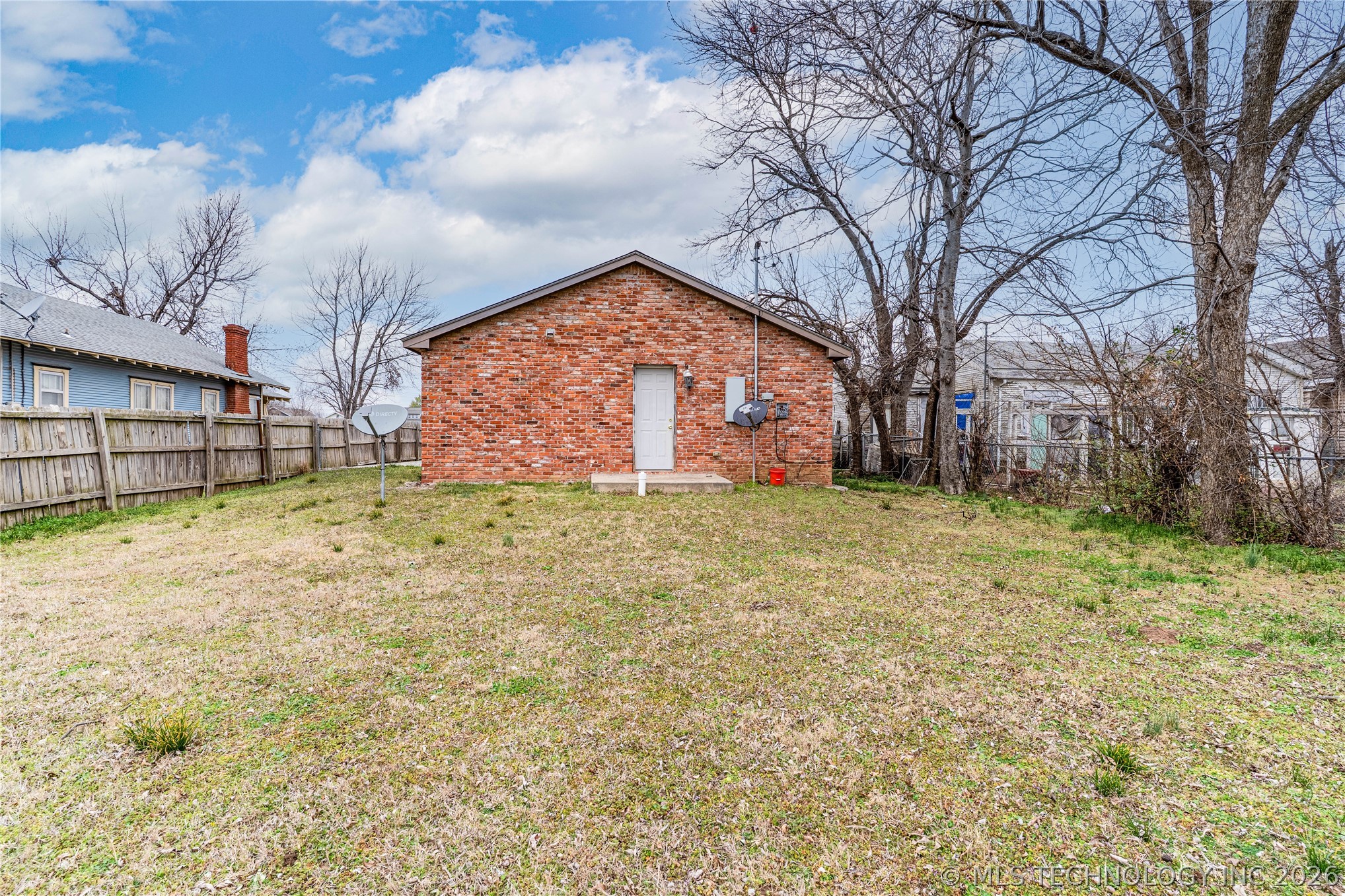 915 E Oak Street Property Photo 20