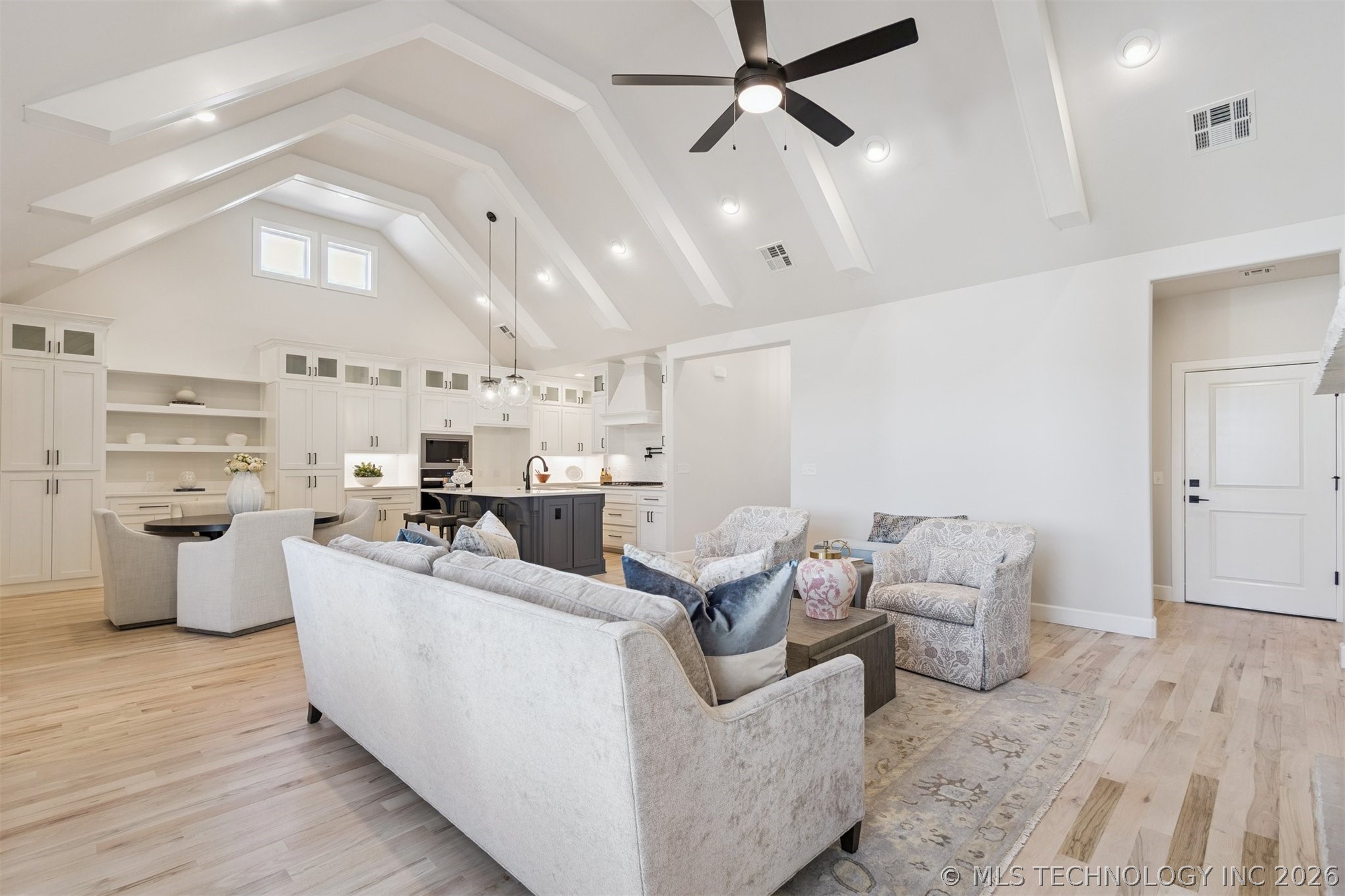 6716 S Gardenia Avenue Property Photo 12