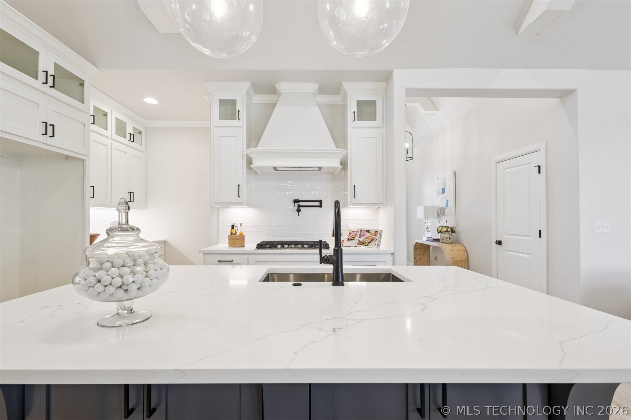 6716 S Gardenia Avenue Property Photo 19