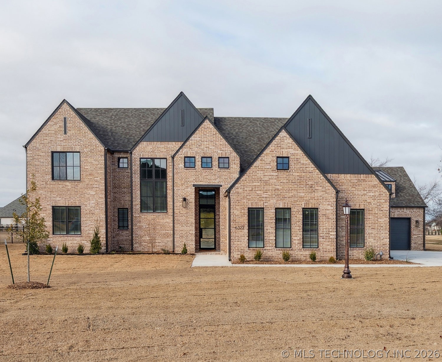 6322 N Wildwood Lane Property Photo 1