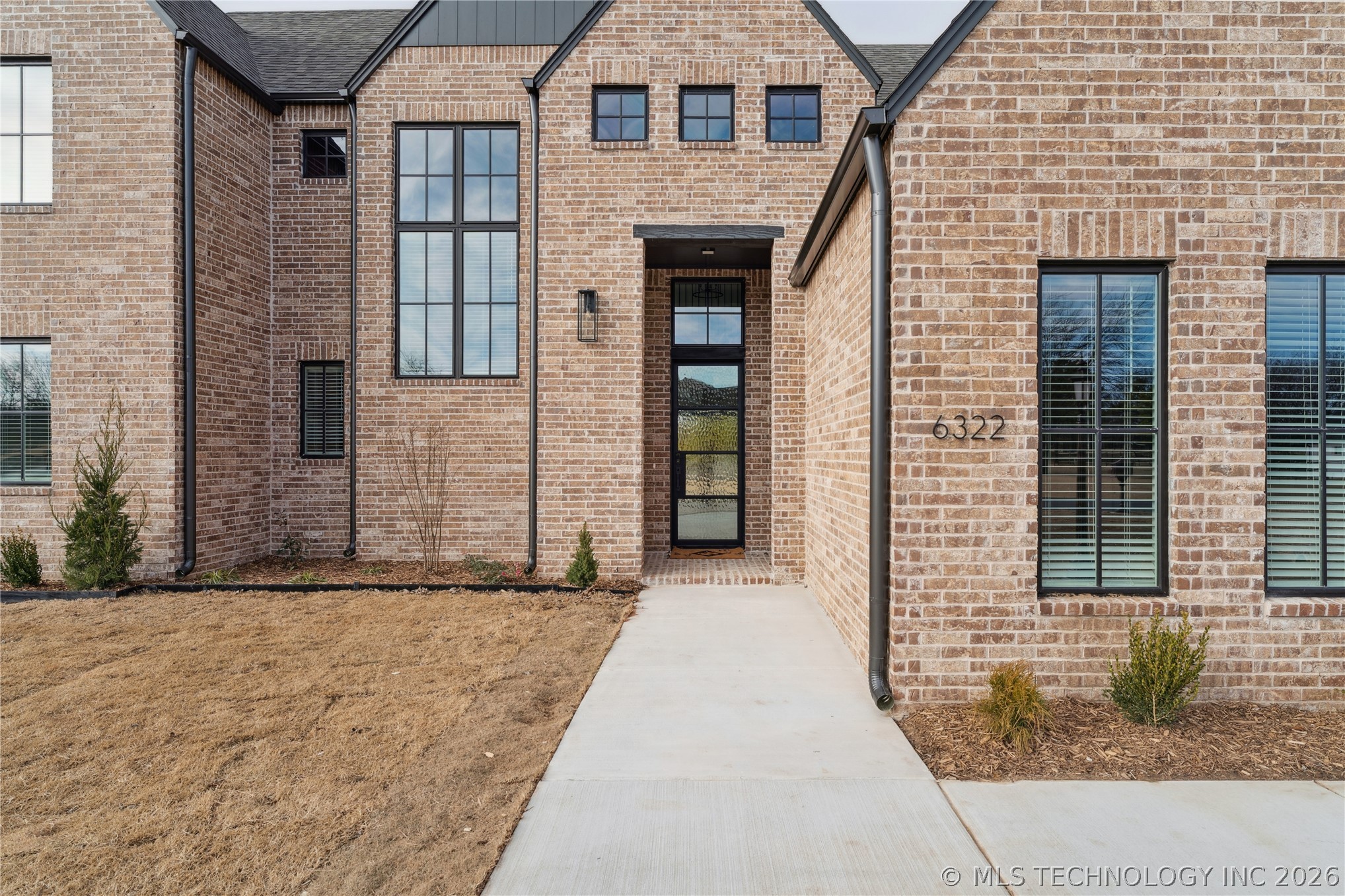 6322 N Wildwood Lane Property Photo 4