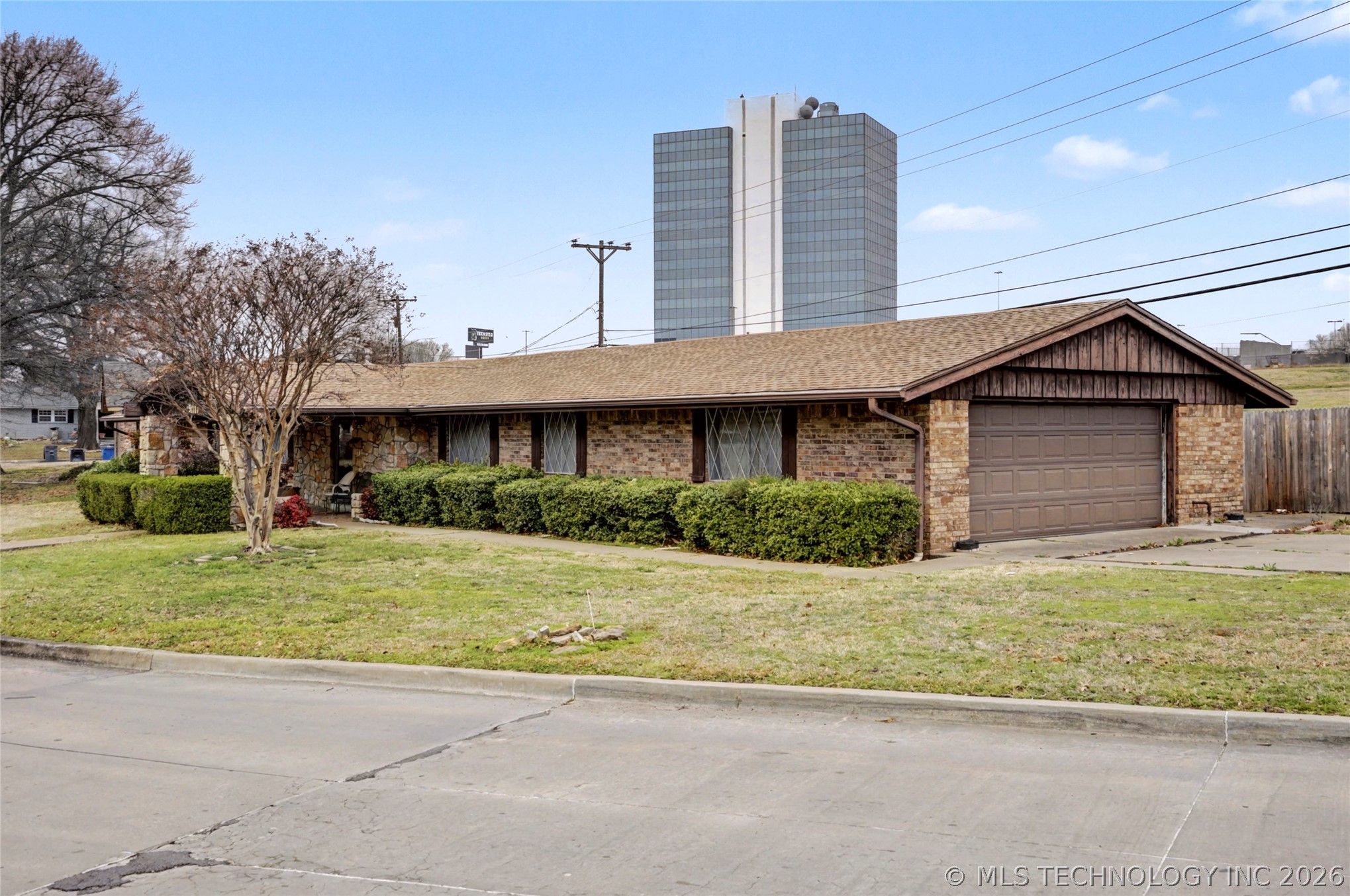 5917 E 43rd Street Property Photo 4