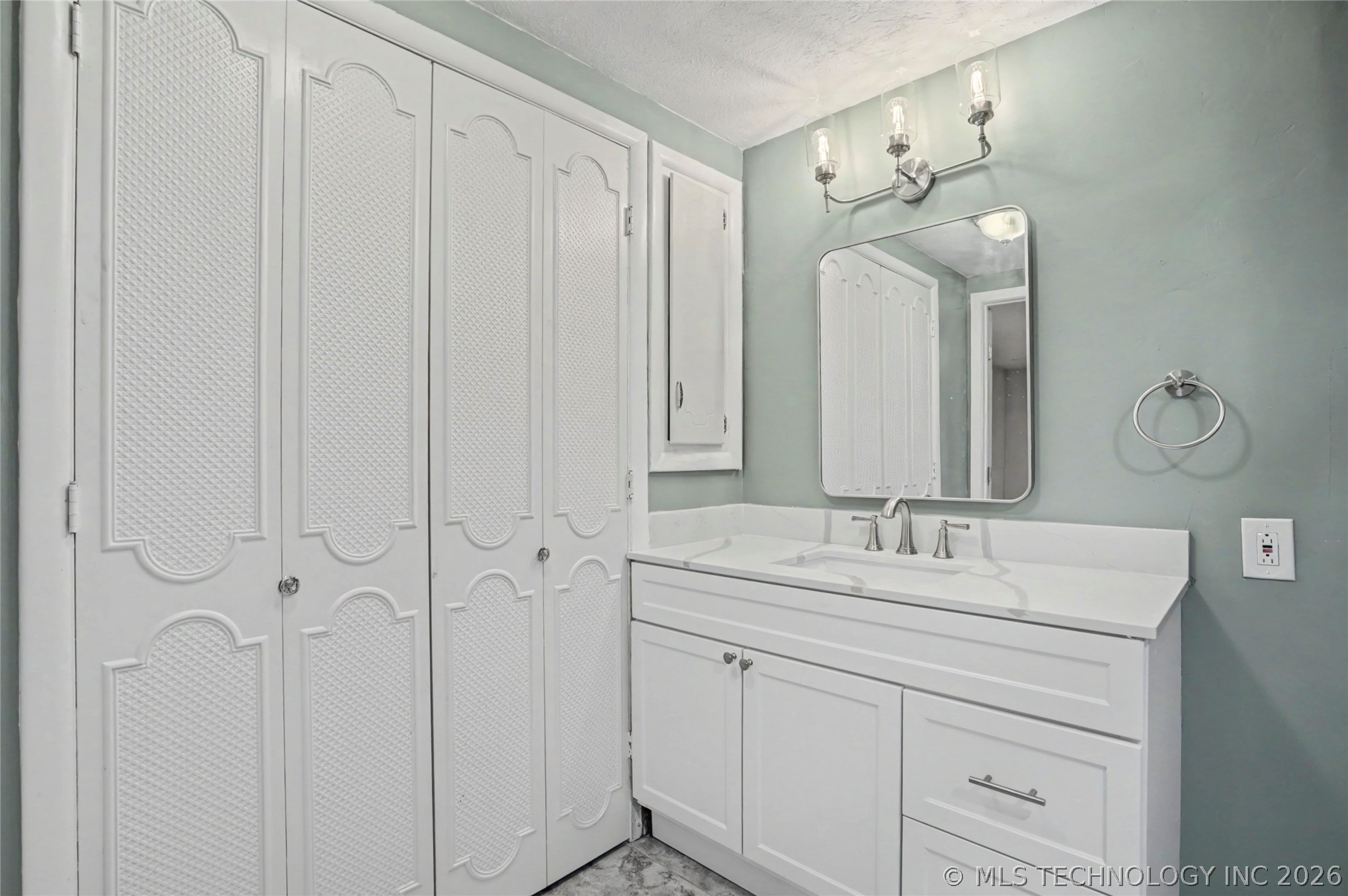 5917 E 43rd Street Property Photo 27