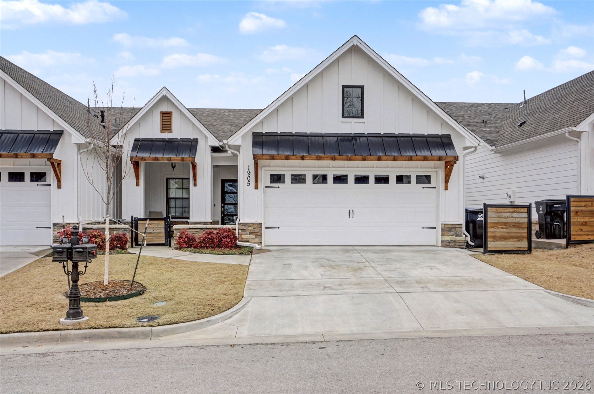 1905 W Huntsville Place Property Photo 2