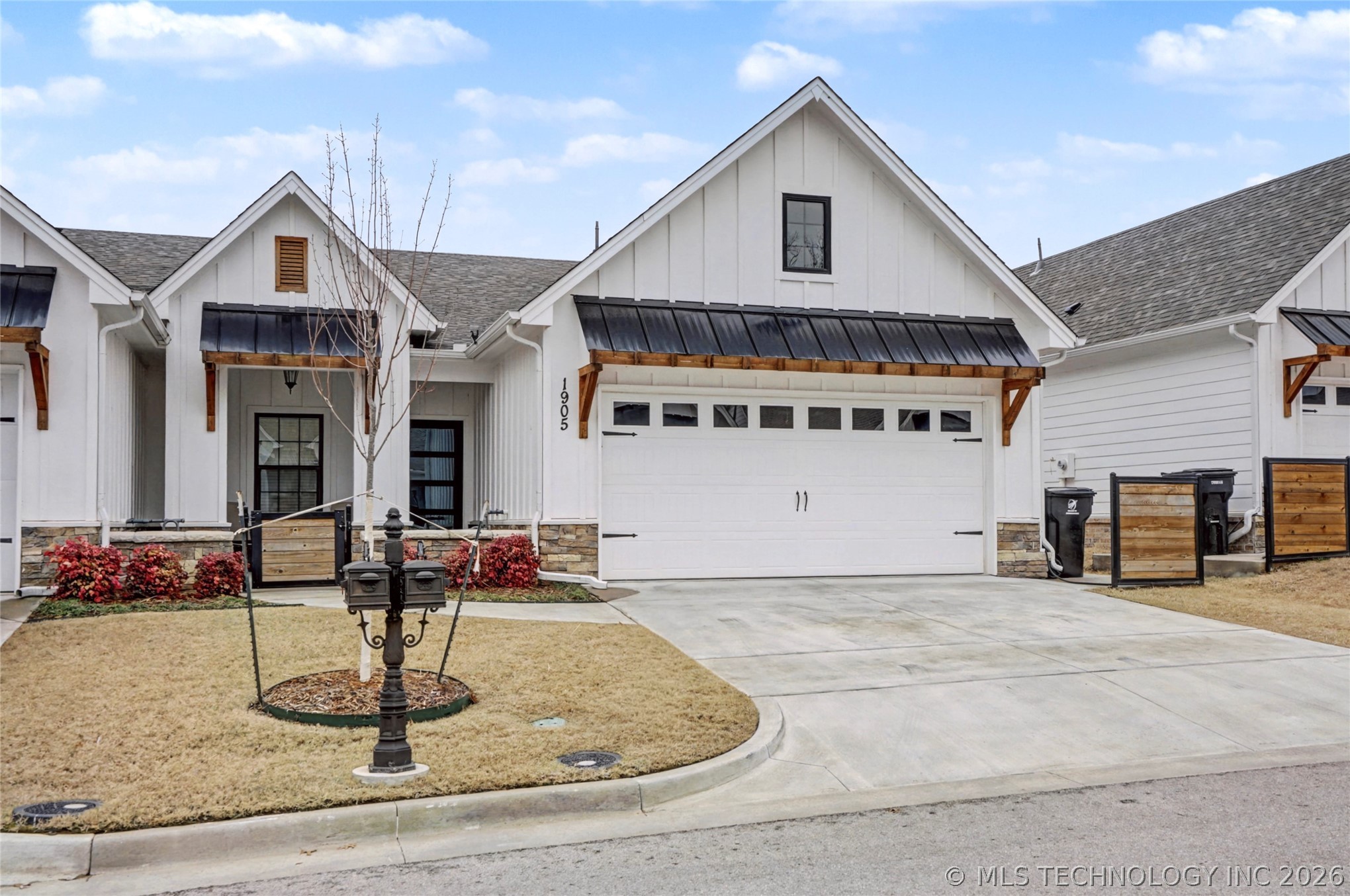 1905 W Huntsville Place Property Photo 3