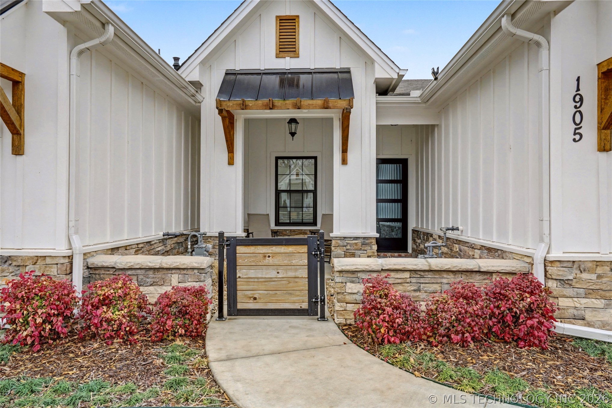 1905 W Huntsville Place Property Photo 4