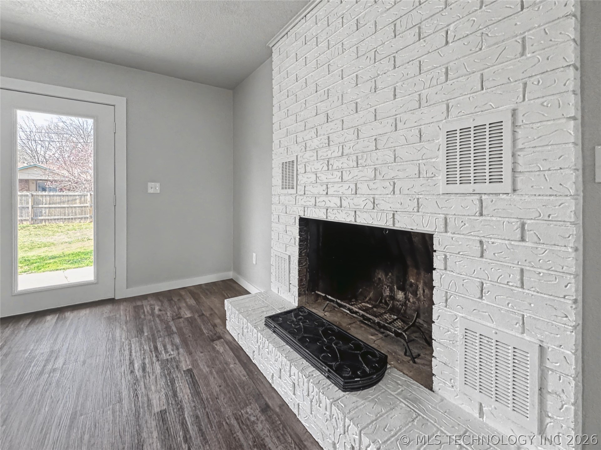 1202 S Ross Avenue Property Photo 9