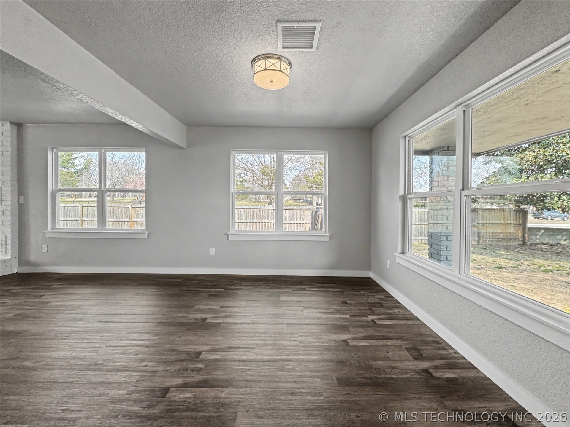 1202 S Ross Avenue Property Photo 10