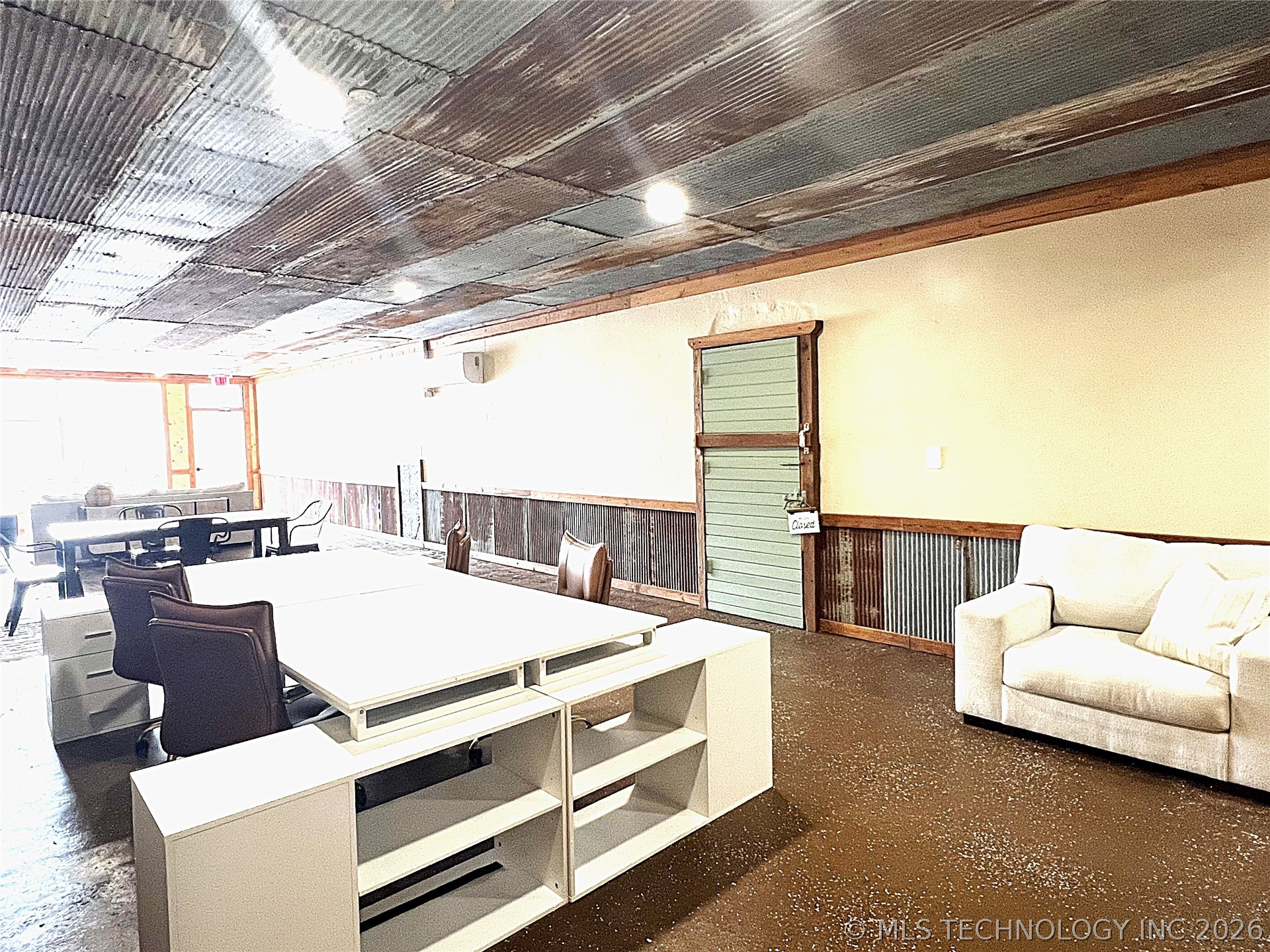 307 W Gentry Street Property Photo 8