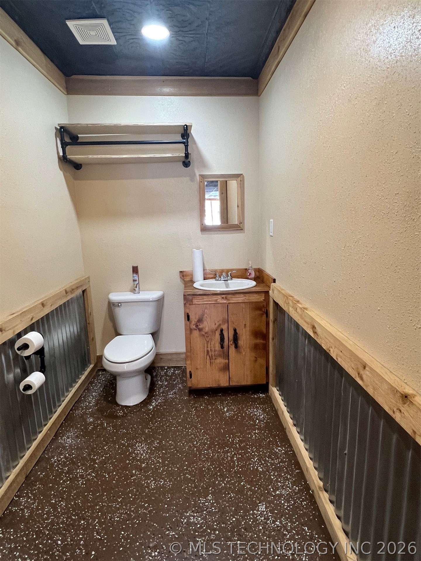 307 W Gentry Street Property Photo 10
