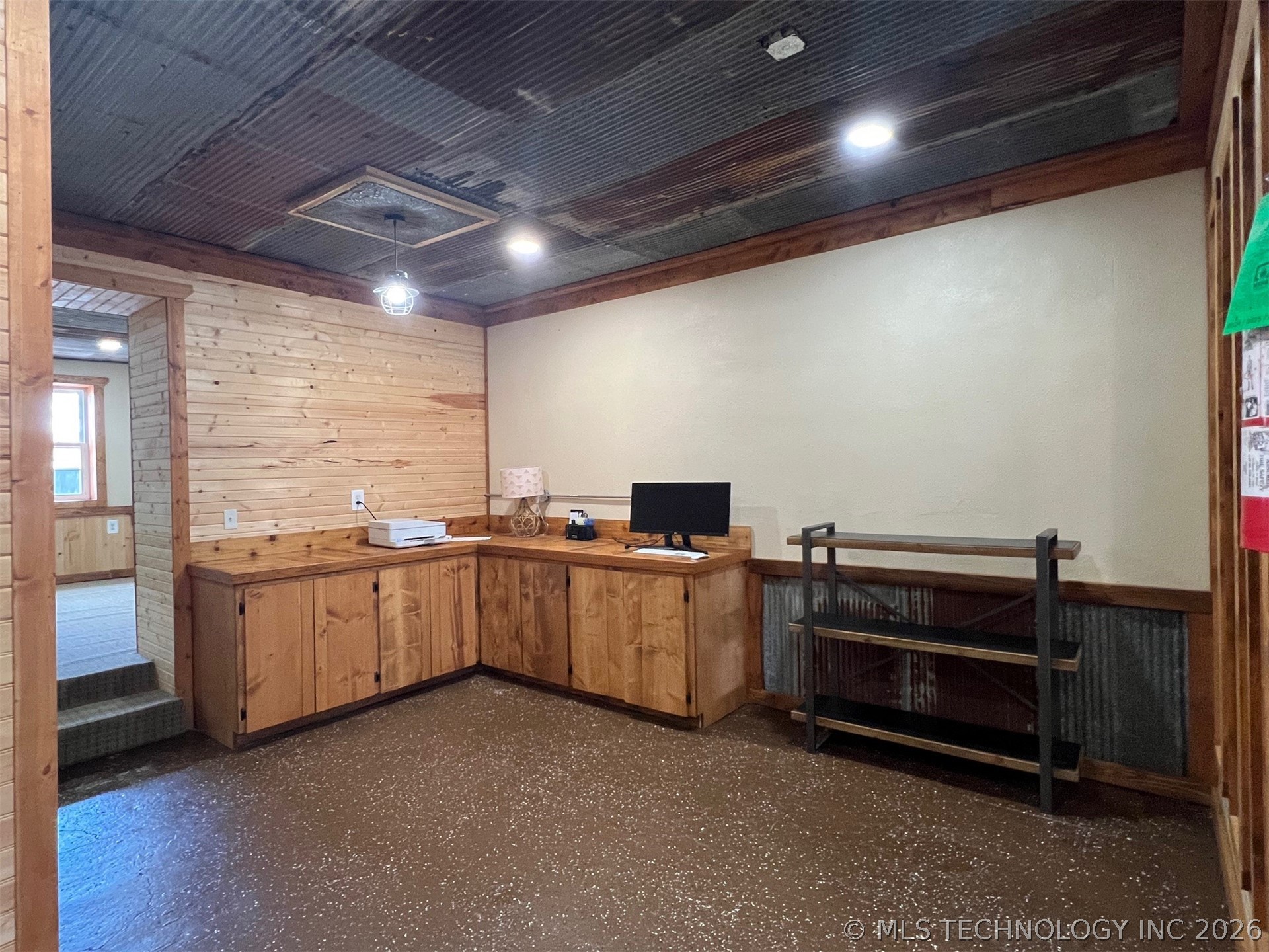 307 W Gentry Street Property Photo 11