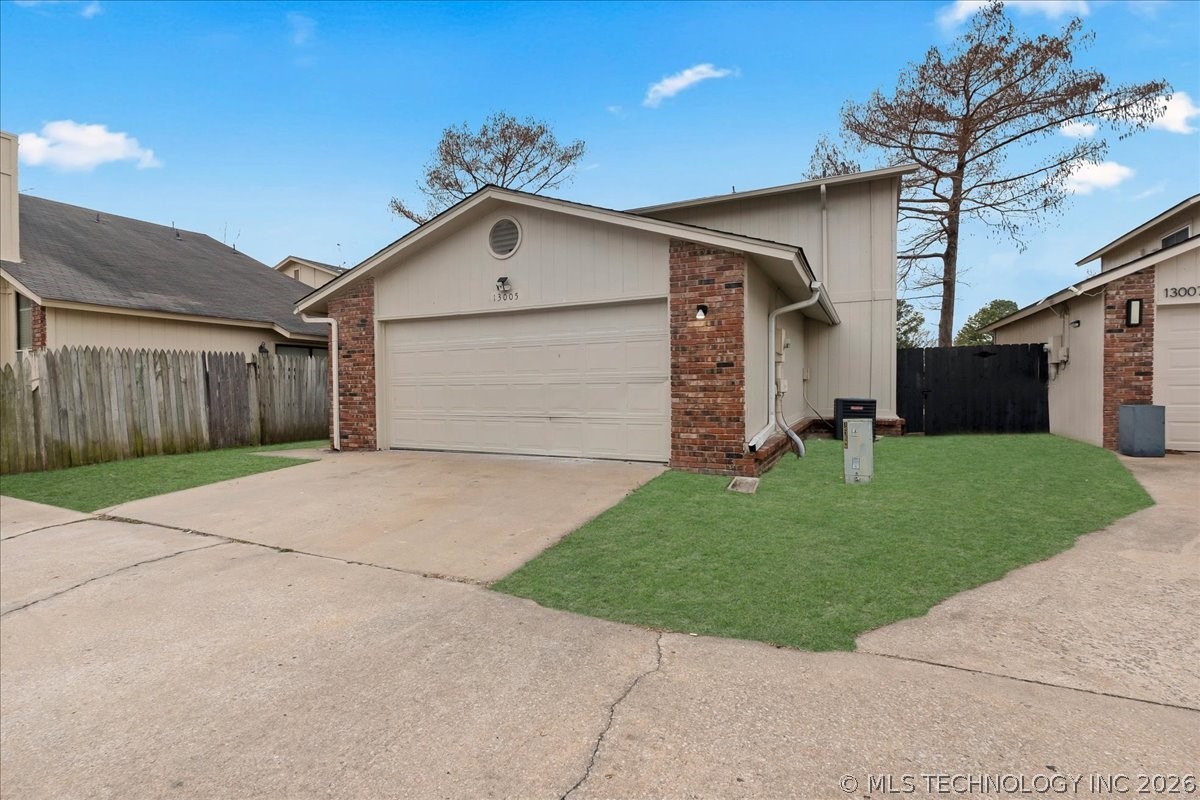 13005 E 28th Place Property Photo 2