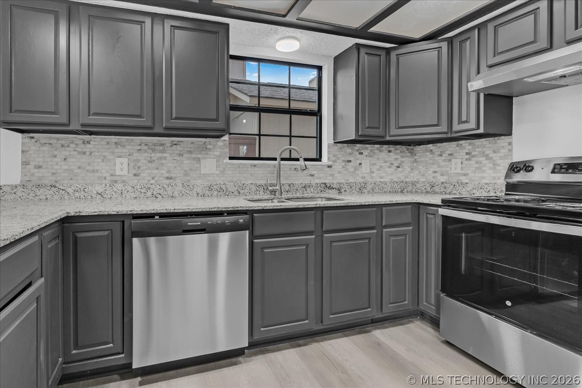 13005 E 28th Place Property Photo 11