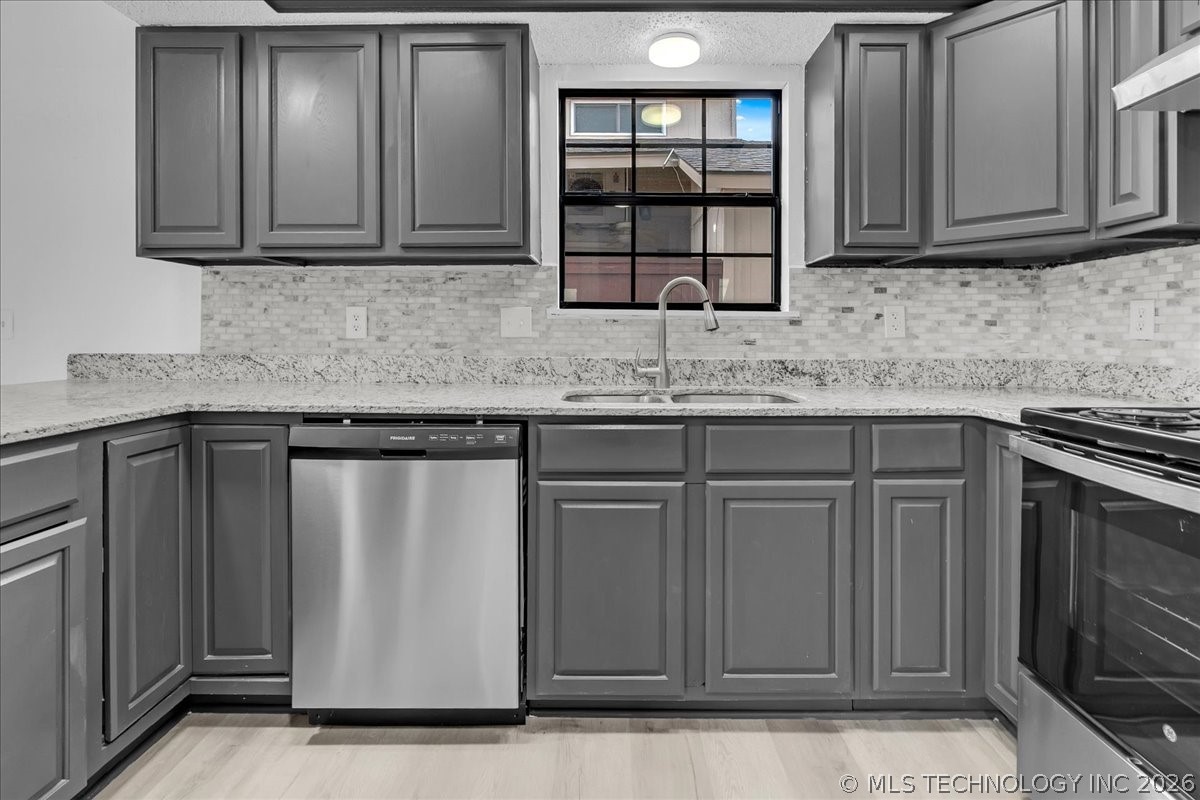 13005 E 28th Place Property Photo 12