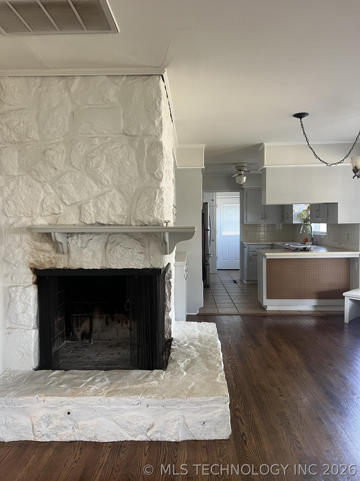 1751 E 59th Place Property Photo 6