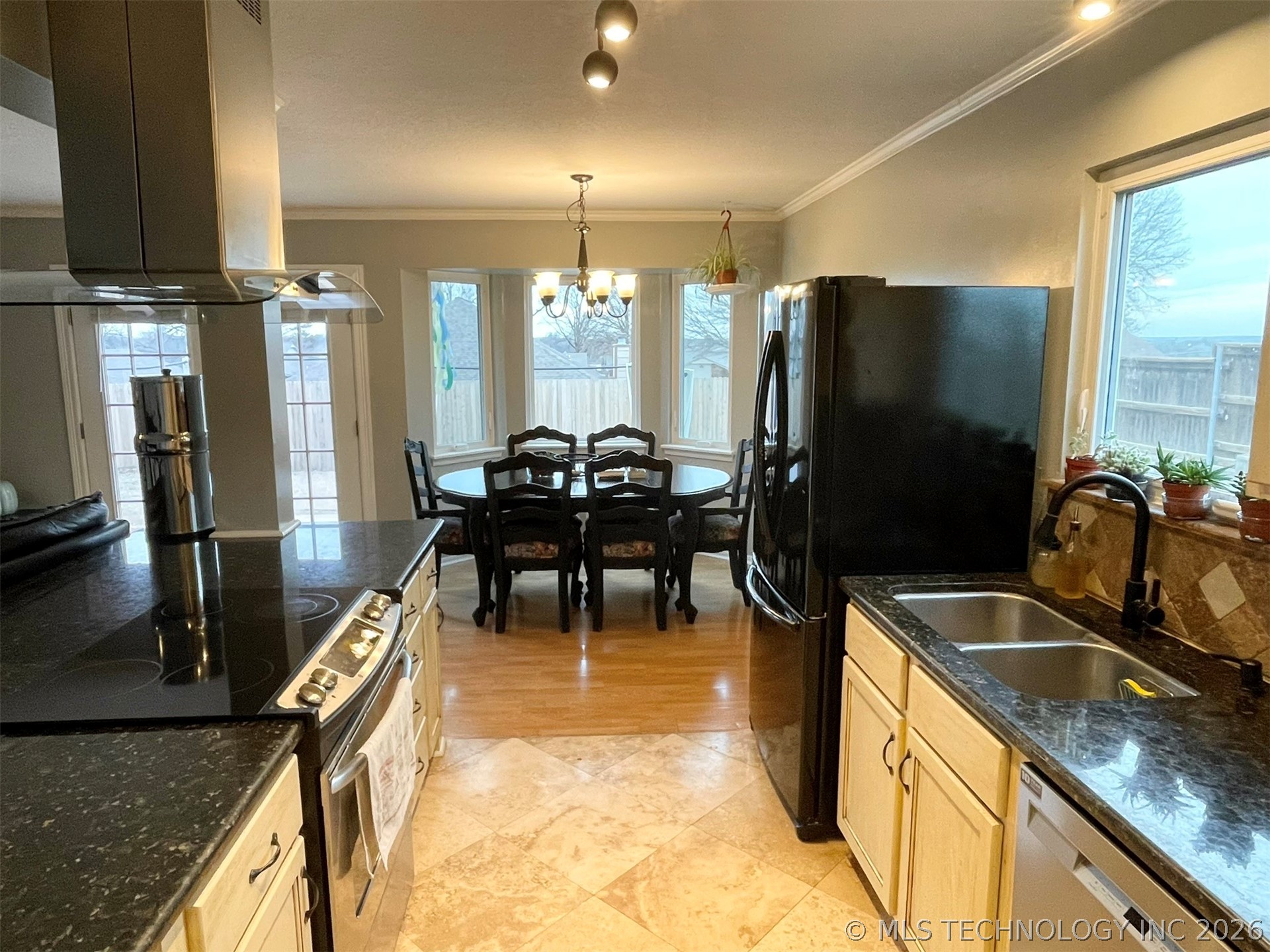11106 S 1st Street Property Photo 5