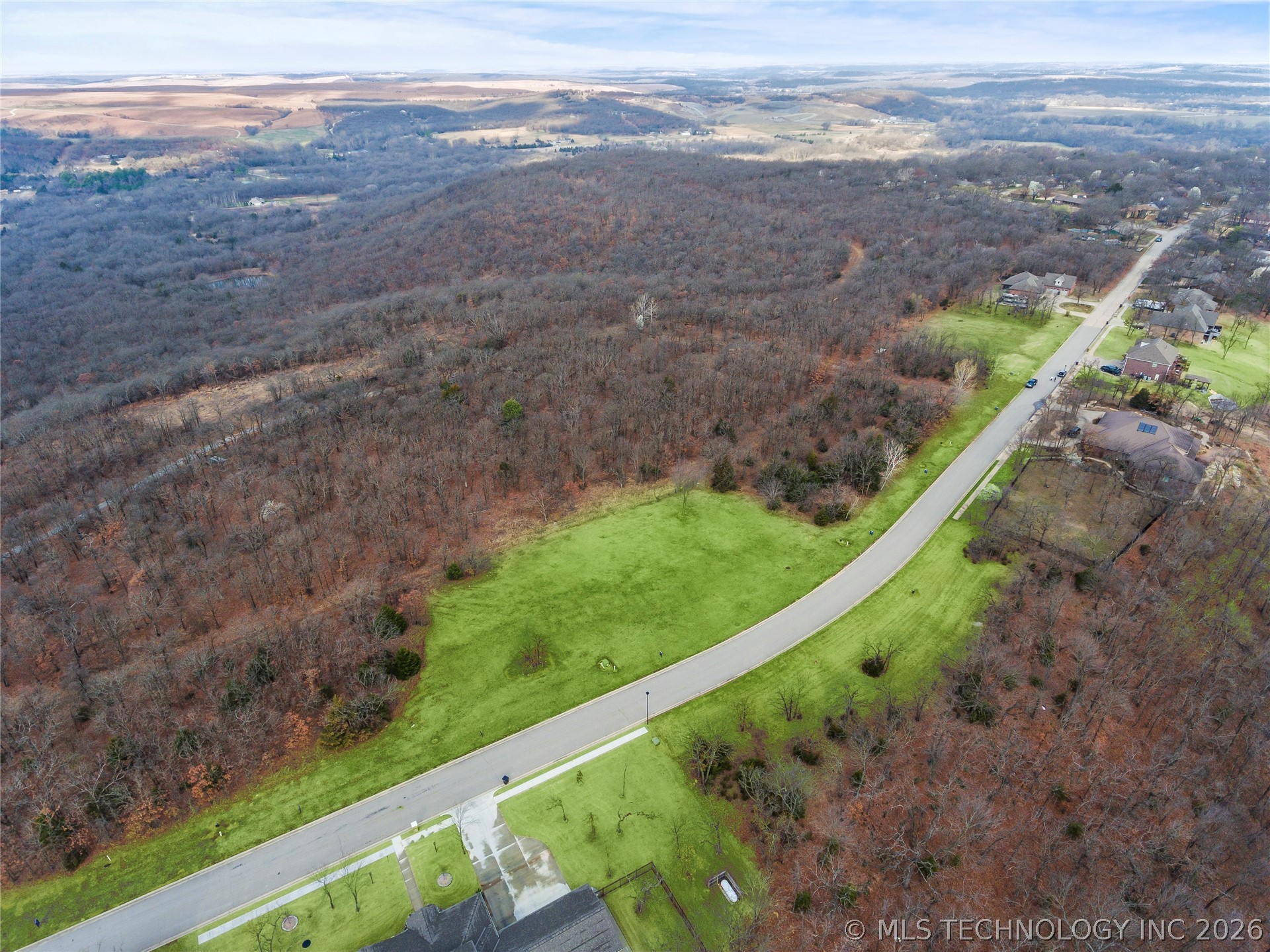 2707 Mountain Road Property Photo 3