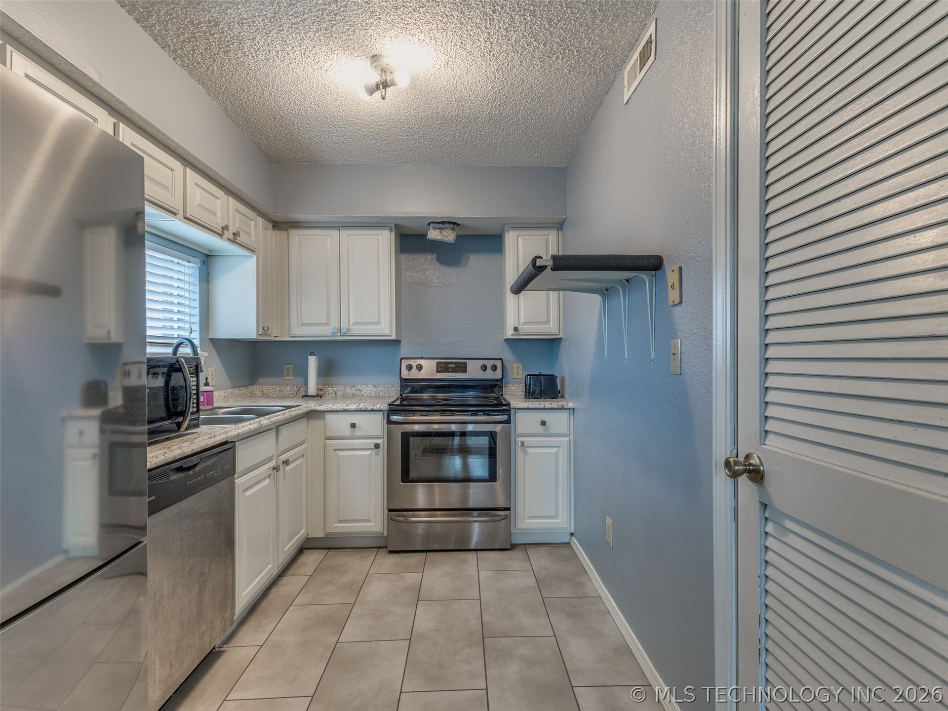 6737 S Peoria Avenue C202 Property Photo 13