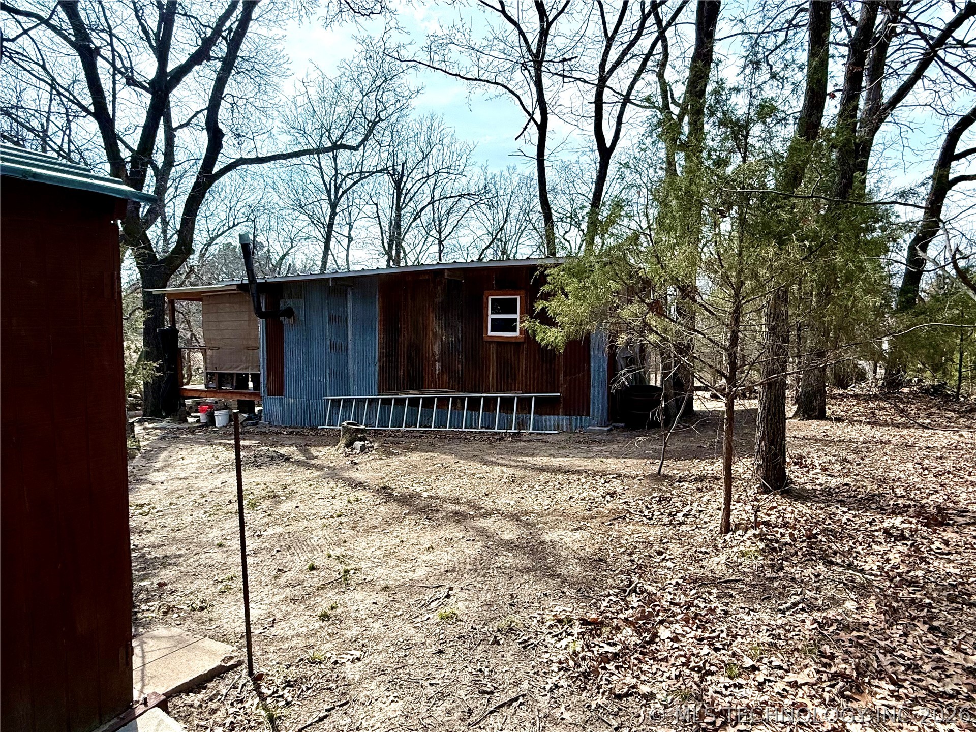 117197 S 4205 Property Photo 32
