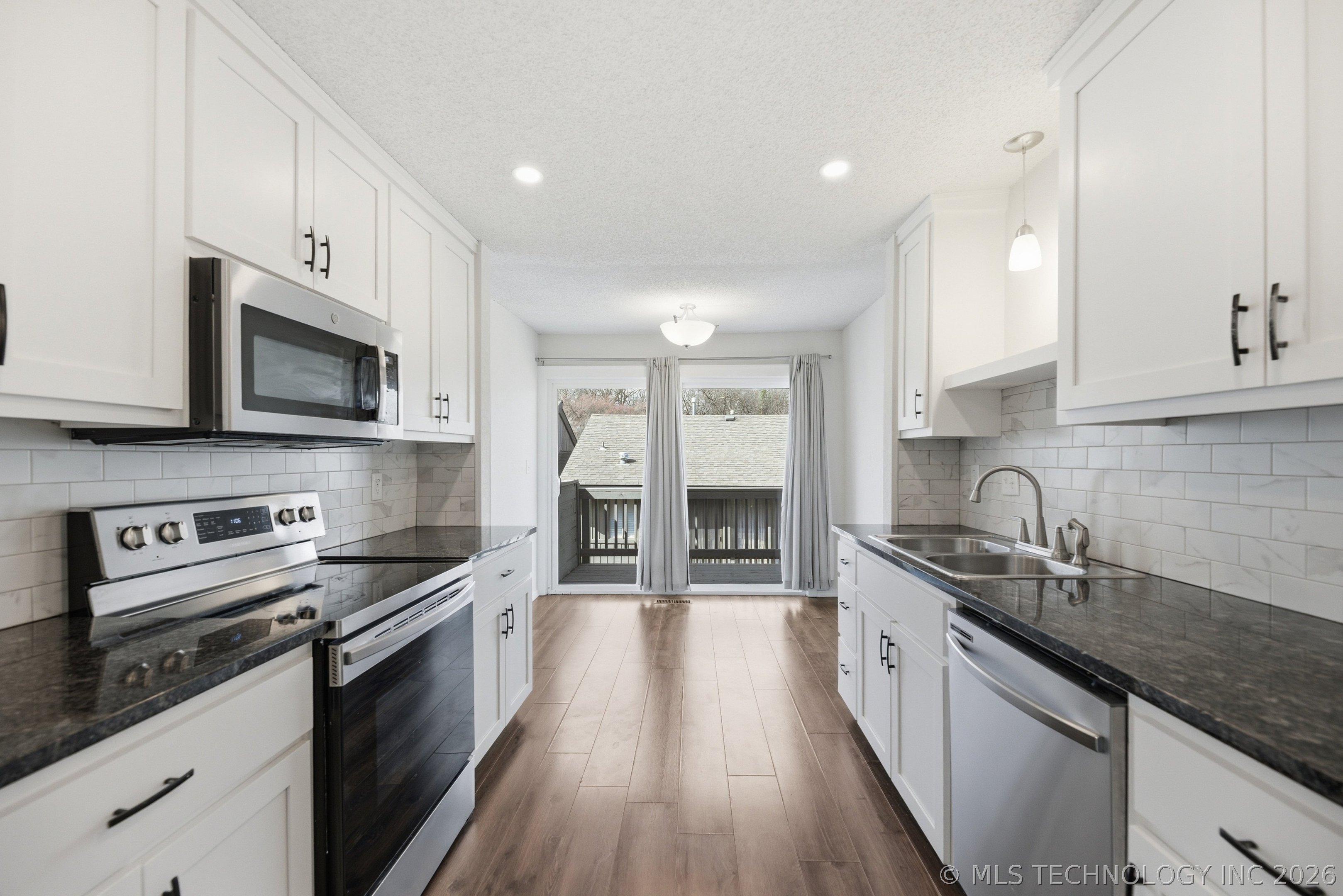 7454 S Winston Avenue 1101 Property Photo 12