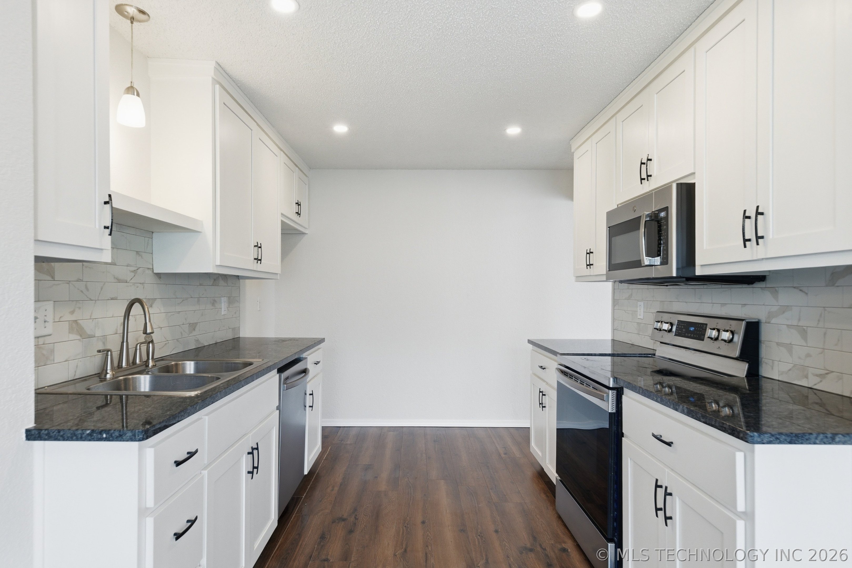 7454 S Winston Avenue 1101 Property Photo 16