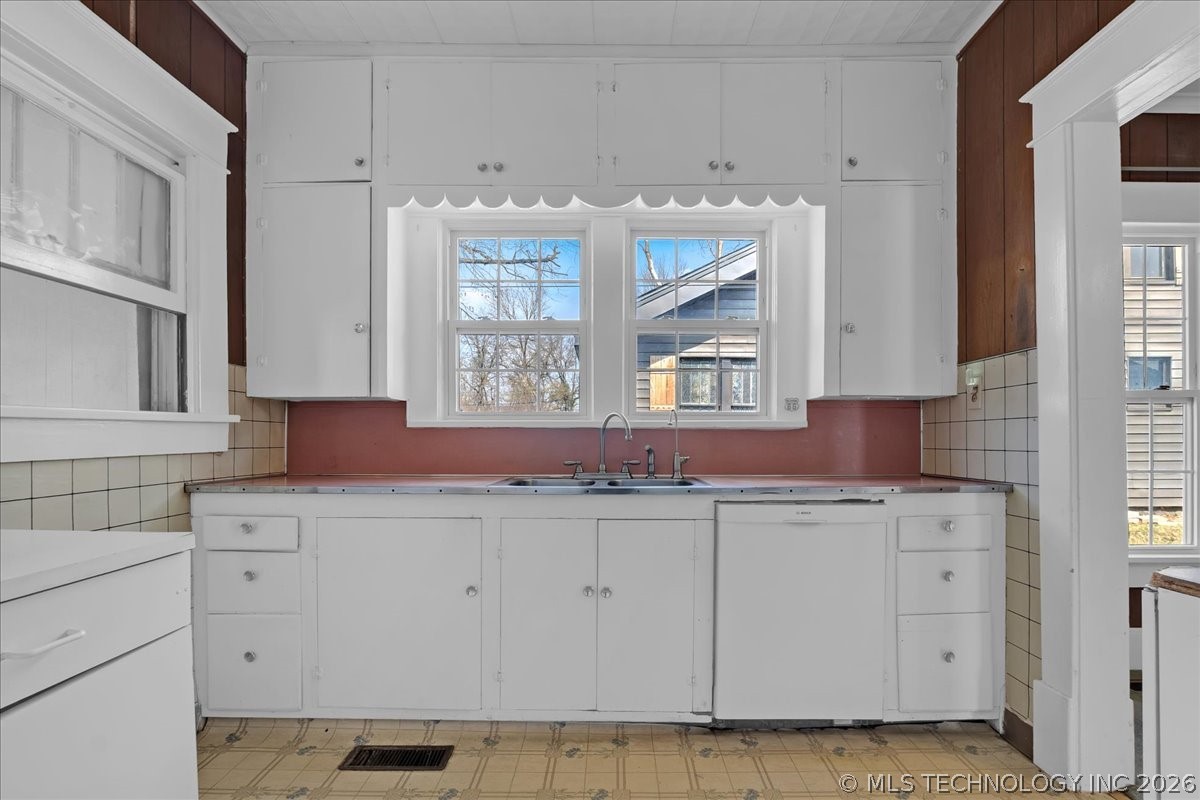 204 S Birch Street Property Photo 8