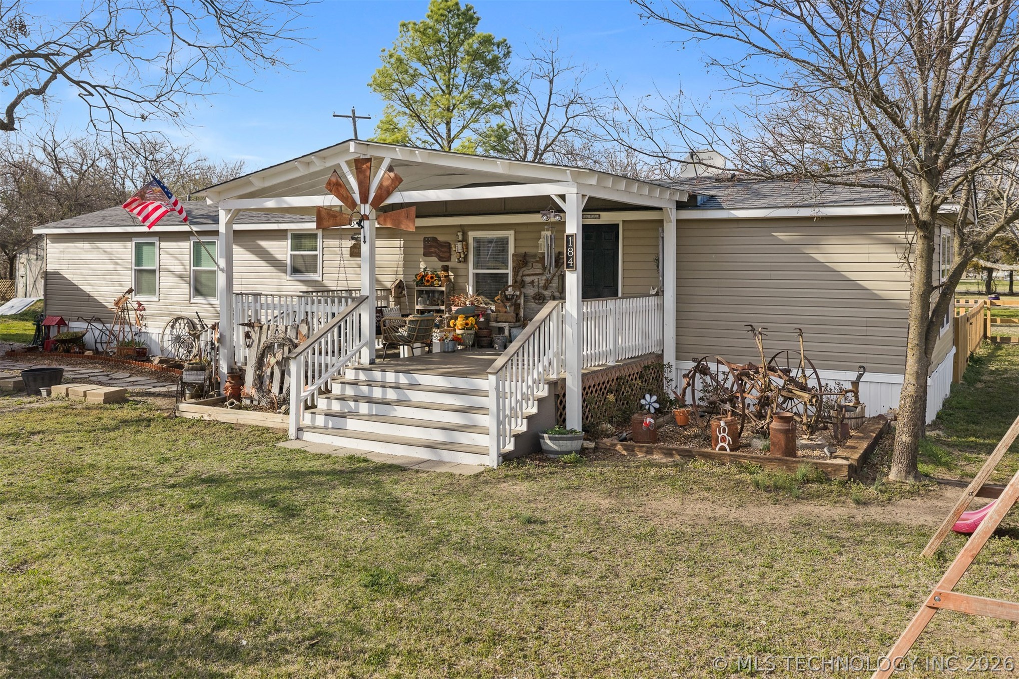 184 Pine Property Photo 2