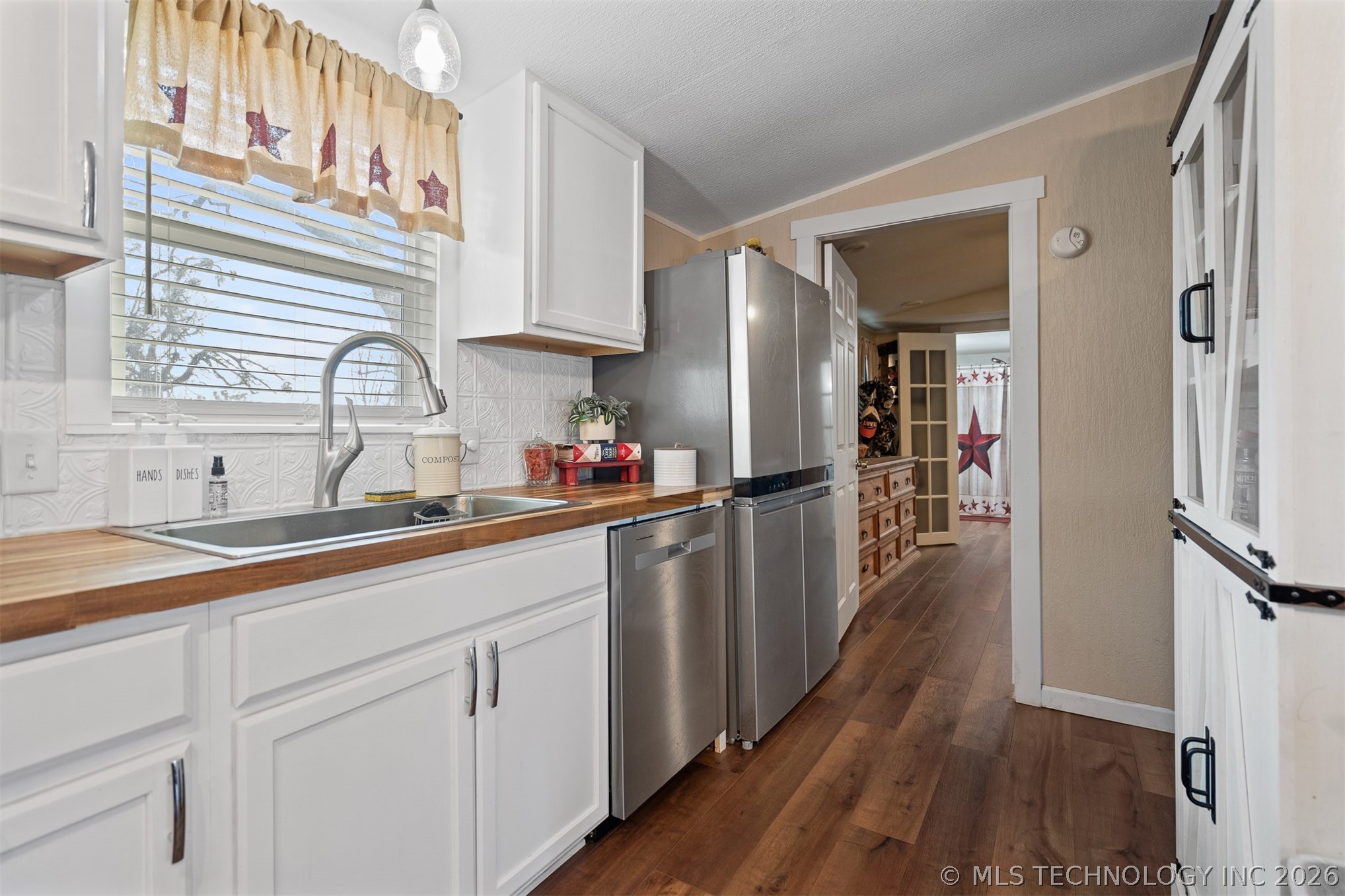 184 Pine Property Photo 4