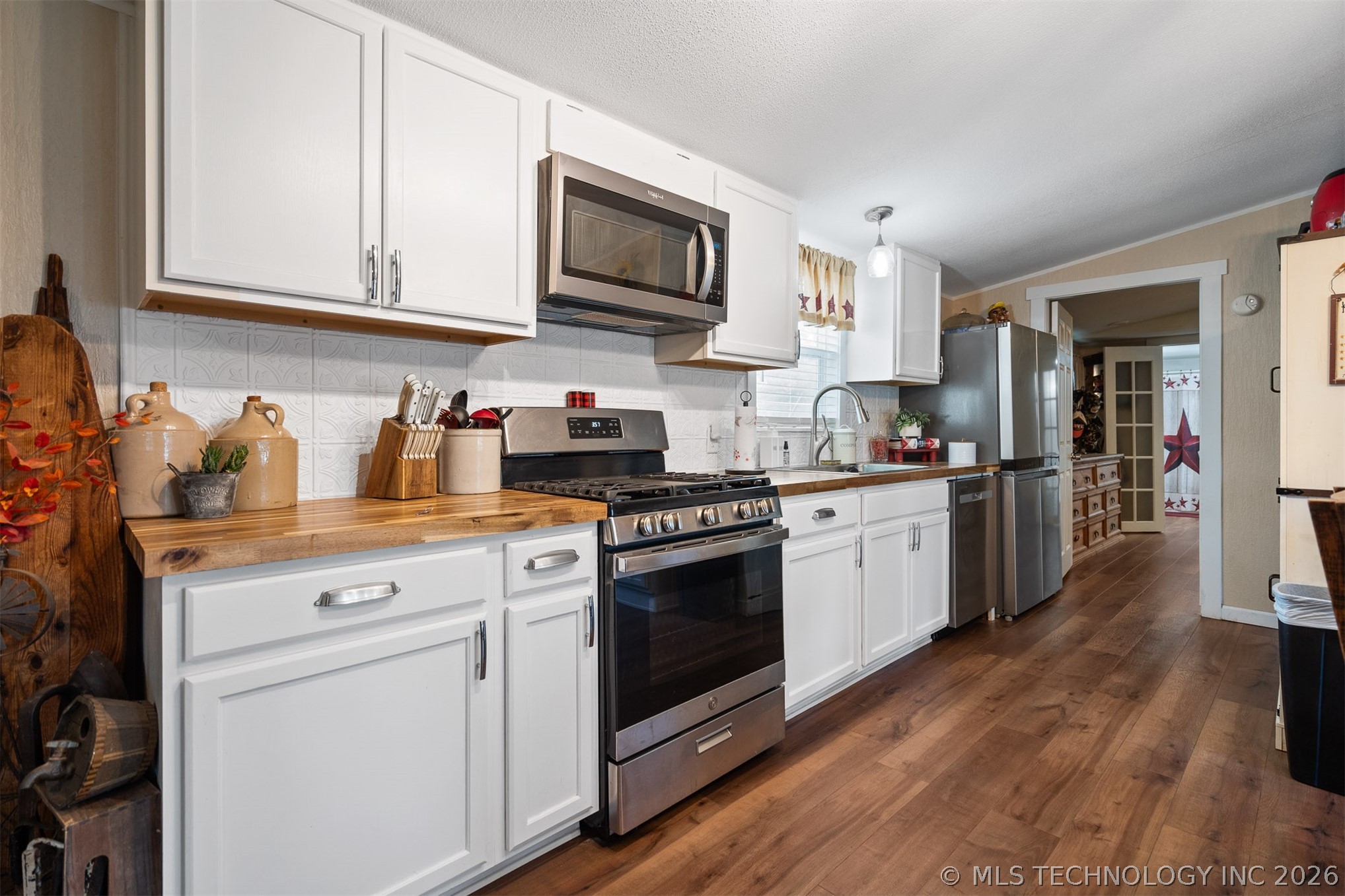 184 Pine Property Photo 6
