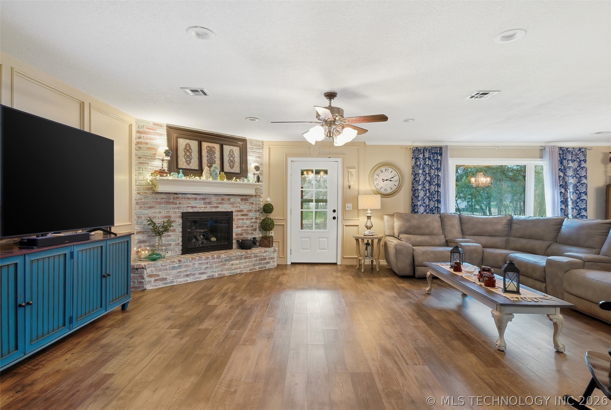 18818 E Bridgewater Place E Property Photo 5