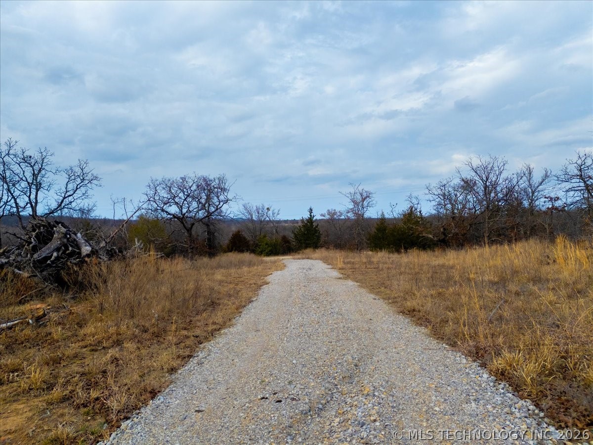 8015 Valley View Drive Property Photo 9