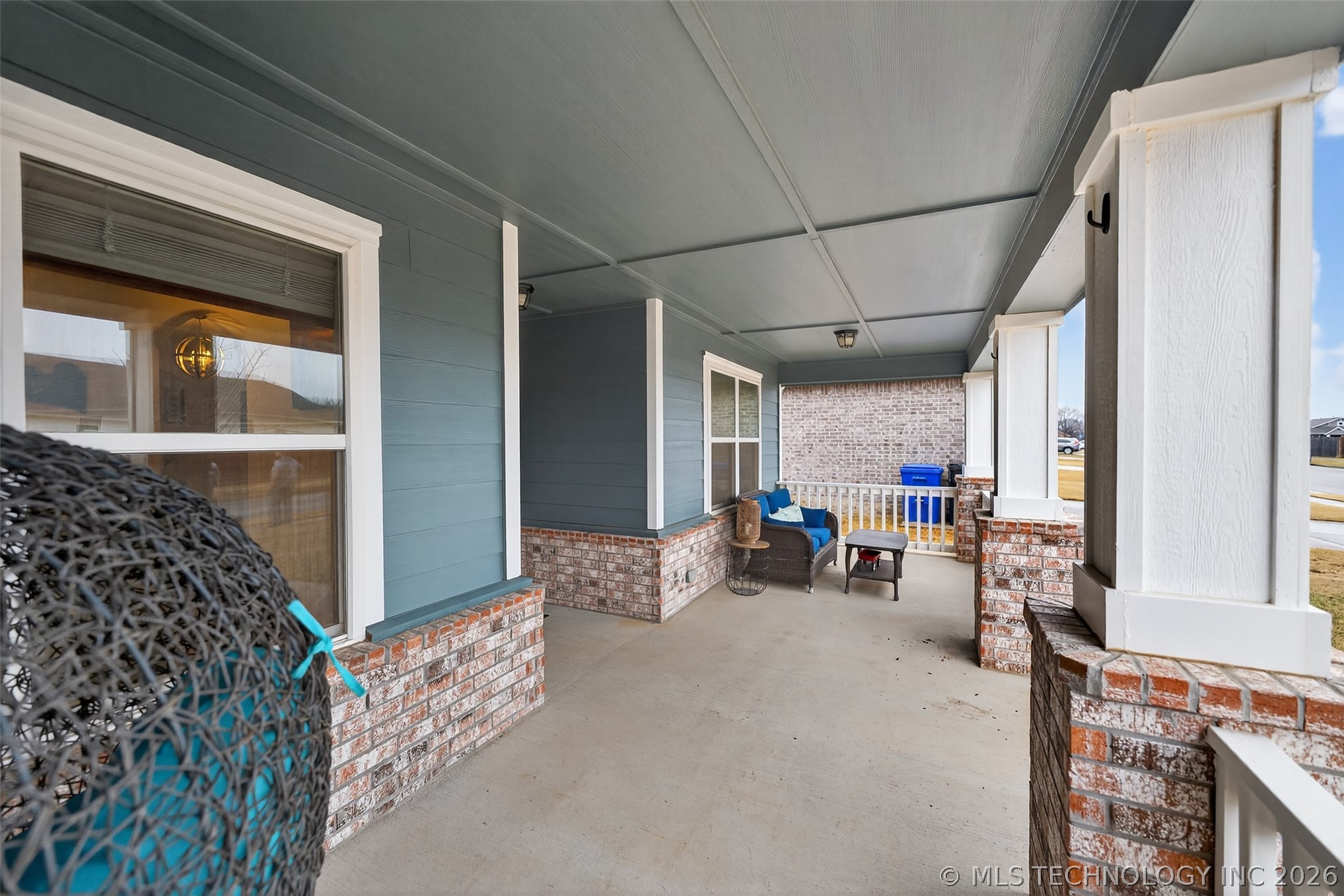 7517 S Walnut Avenue Property Photo 5