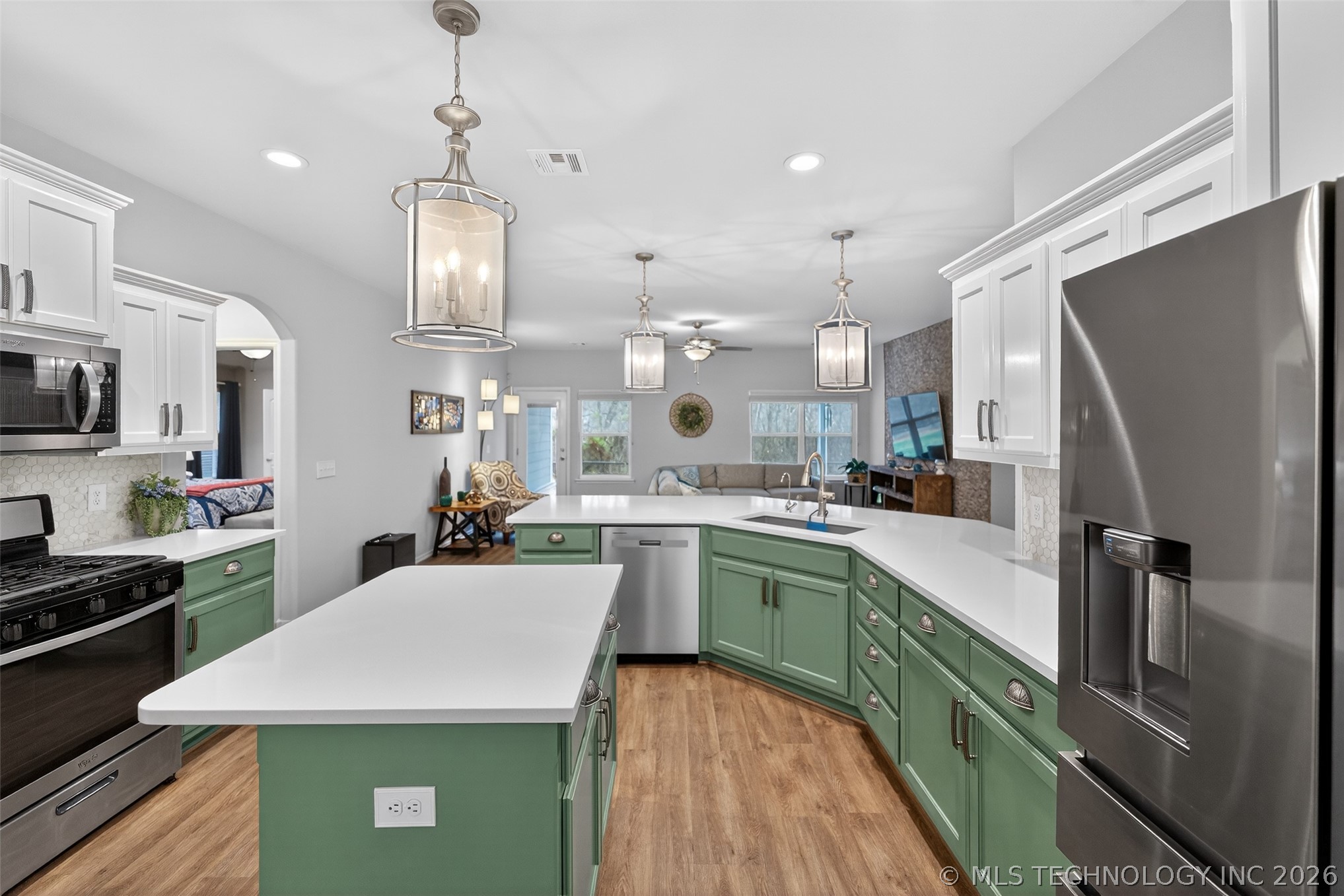 7517 S Walnut Avenue Property Photo 12