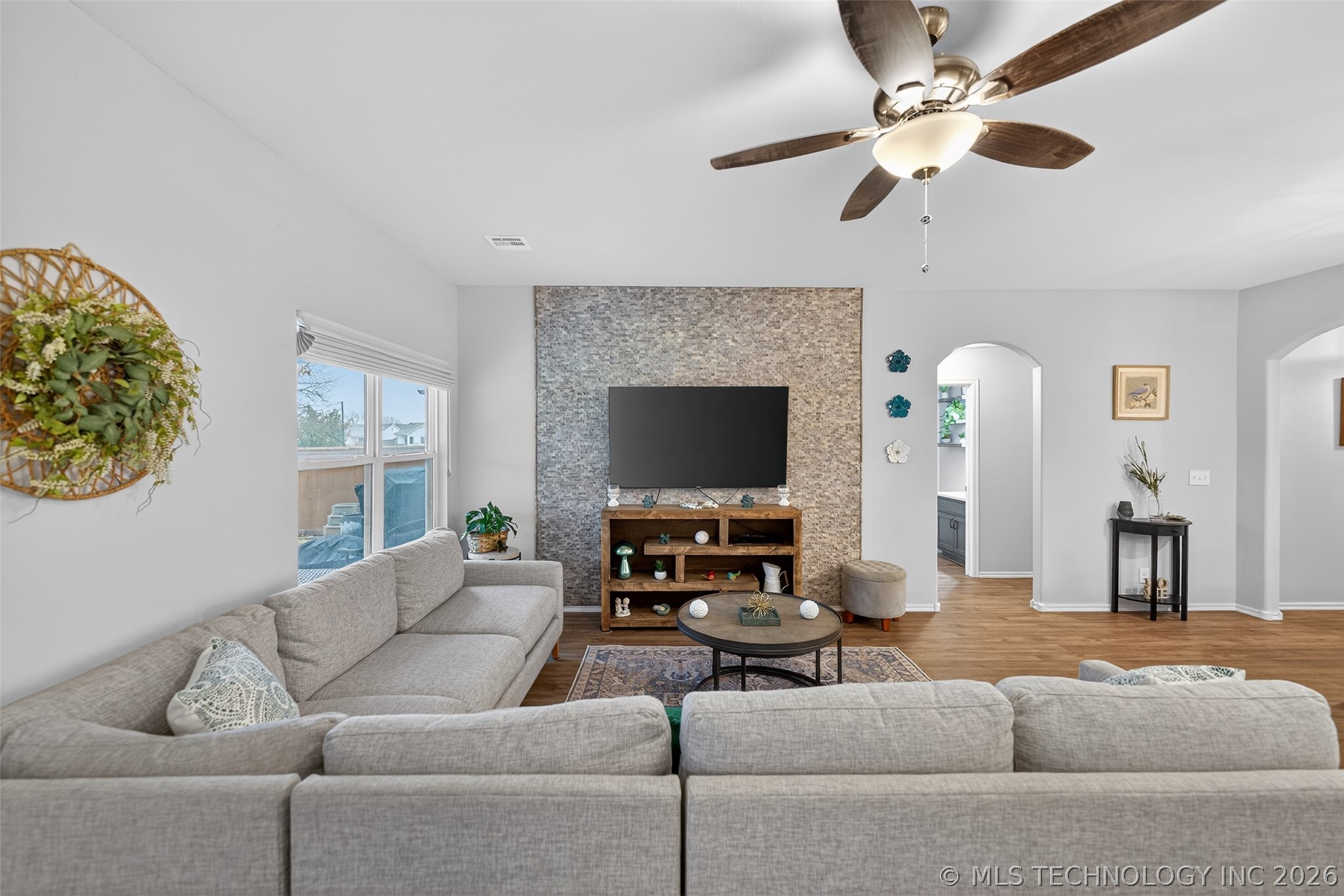 7517 S Walnut Avenue Property Photo 15