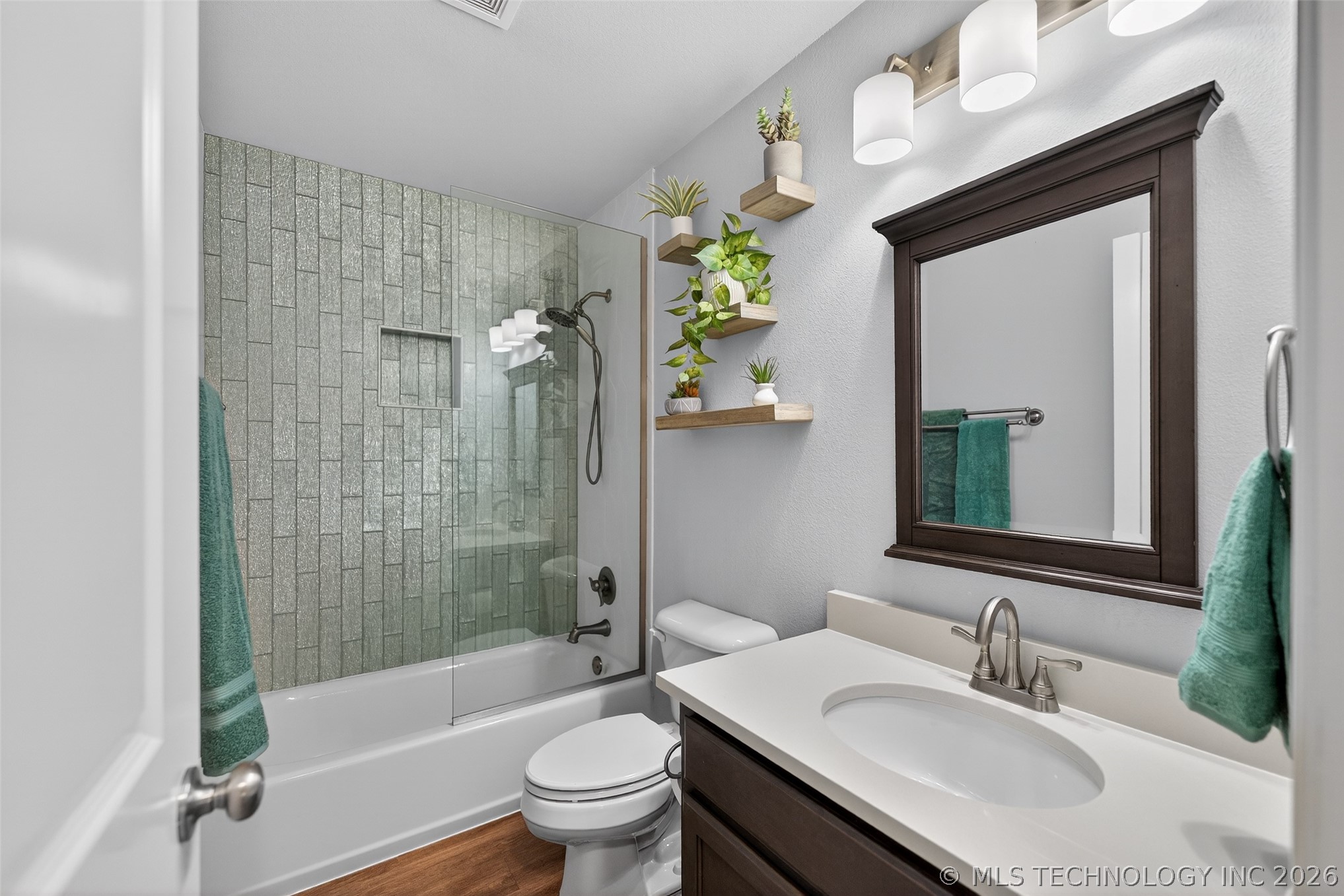 7517 S Walnut Avenue Property Photo 18