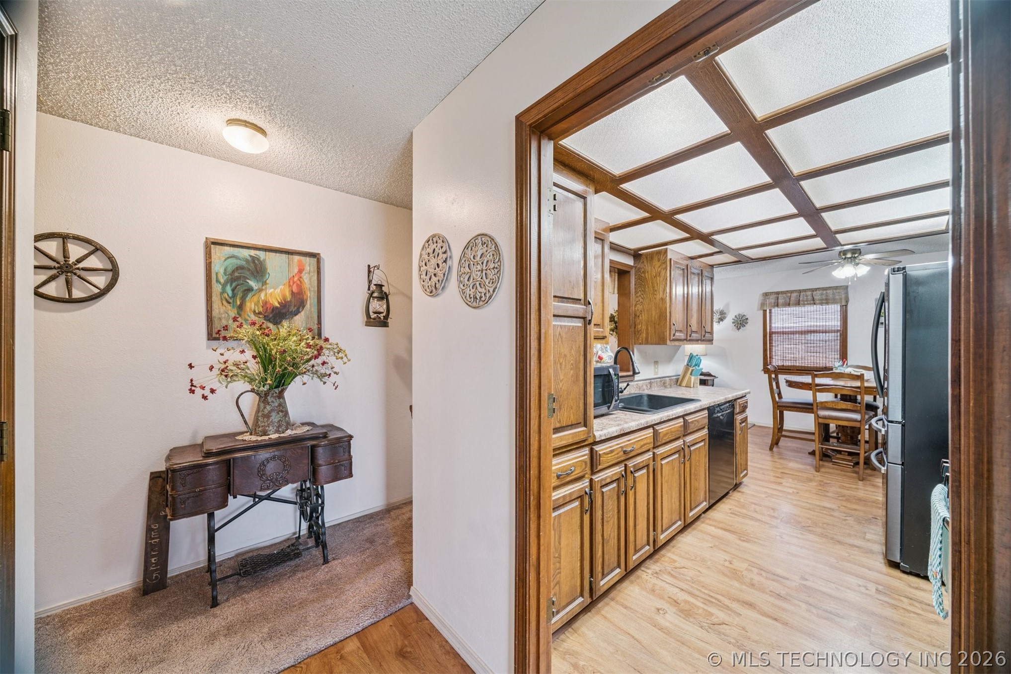 604 E Radcliff Avenue Property Photo 4