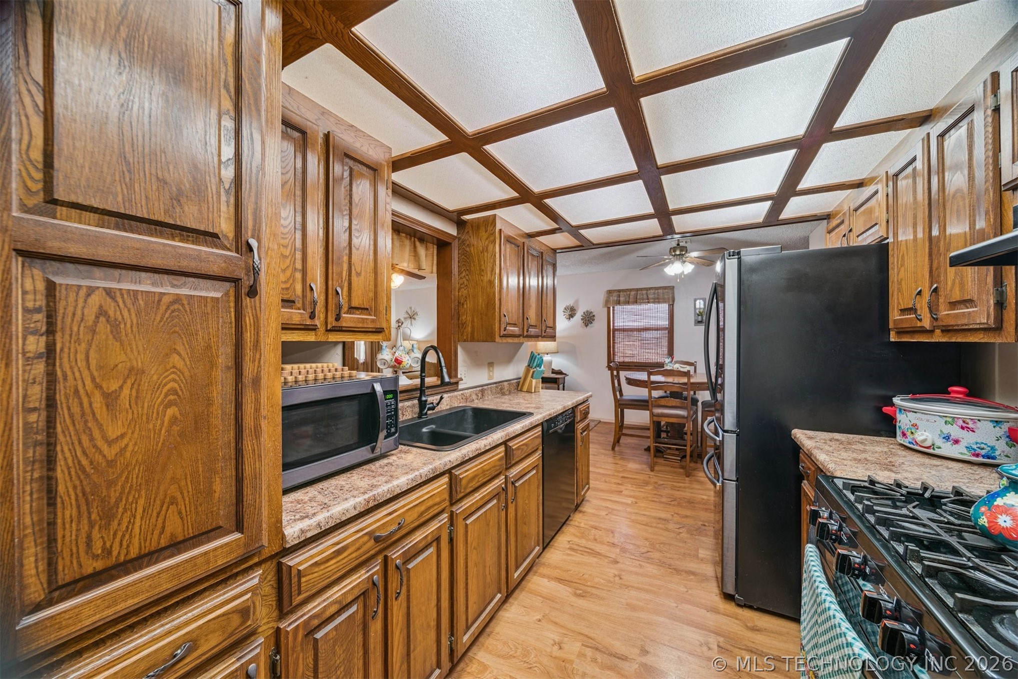 604 E Radcliff Avenue Property Photo 6