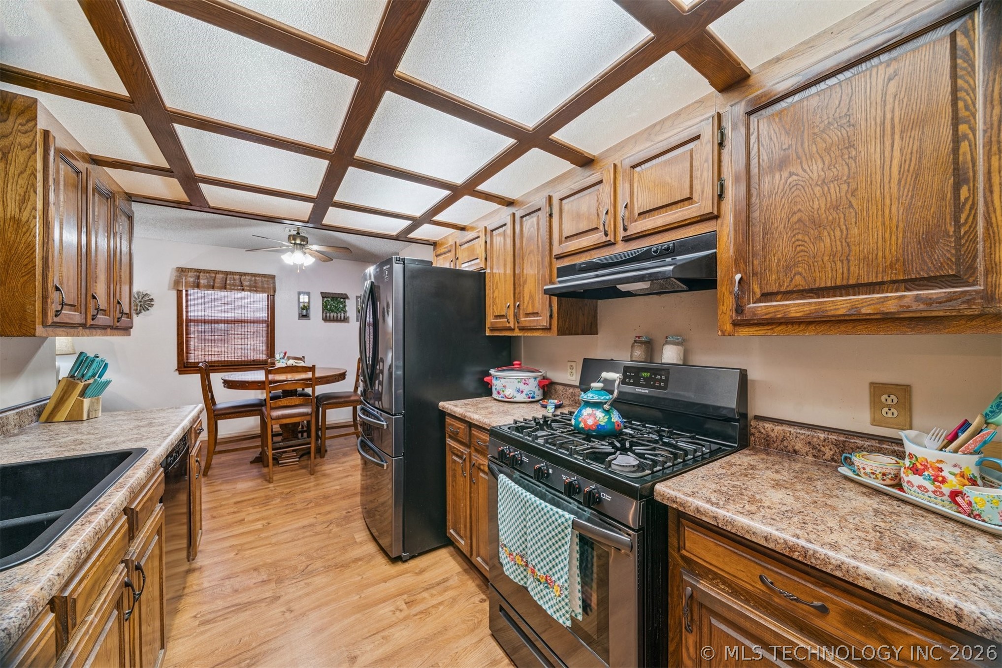 604 E Radcliff Avenue Property Photo 7