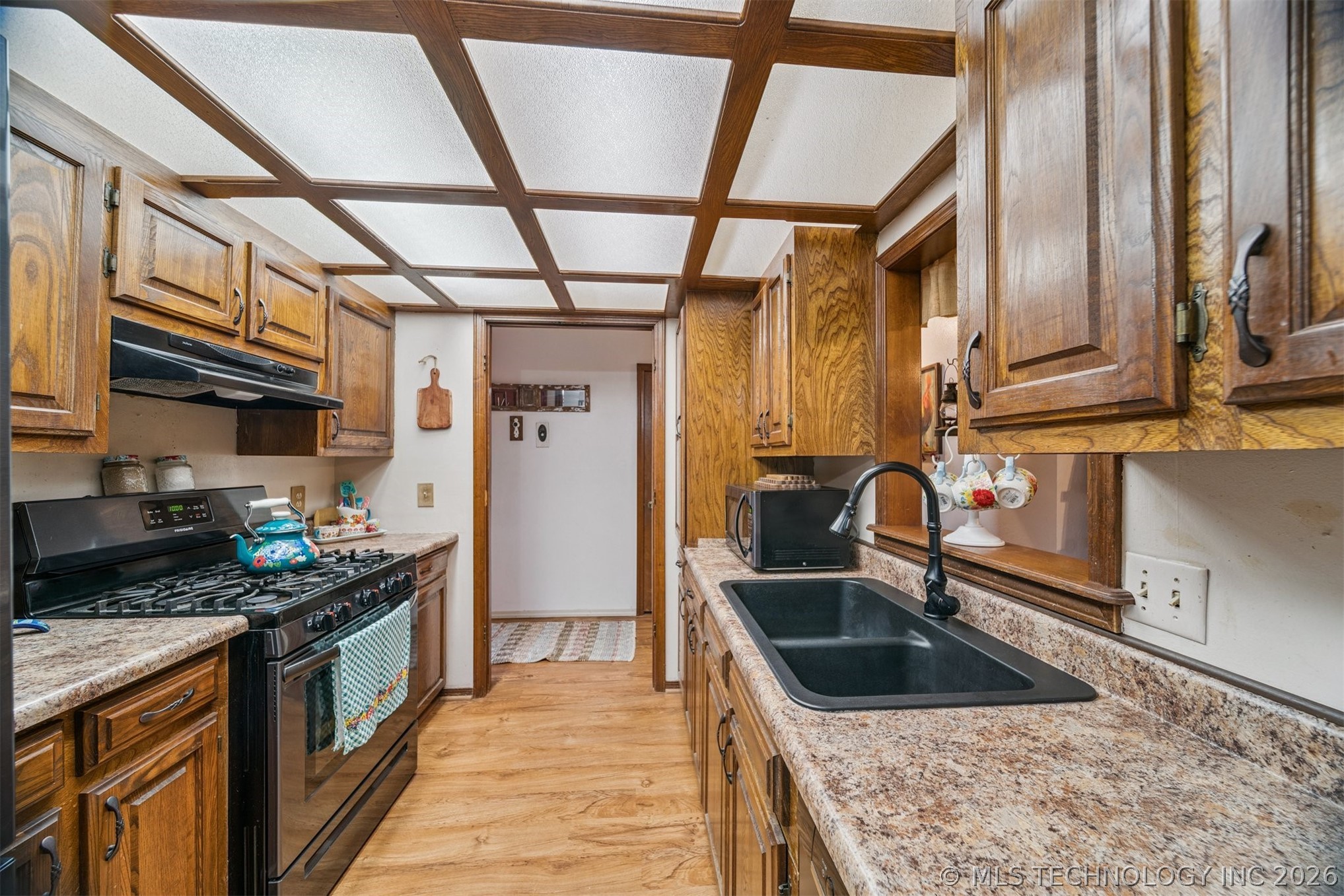604 E Radcliff Avenue Property Photo 8