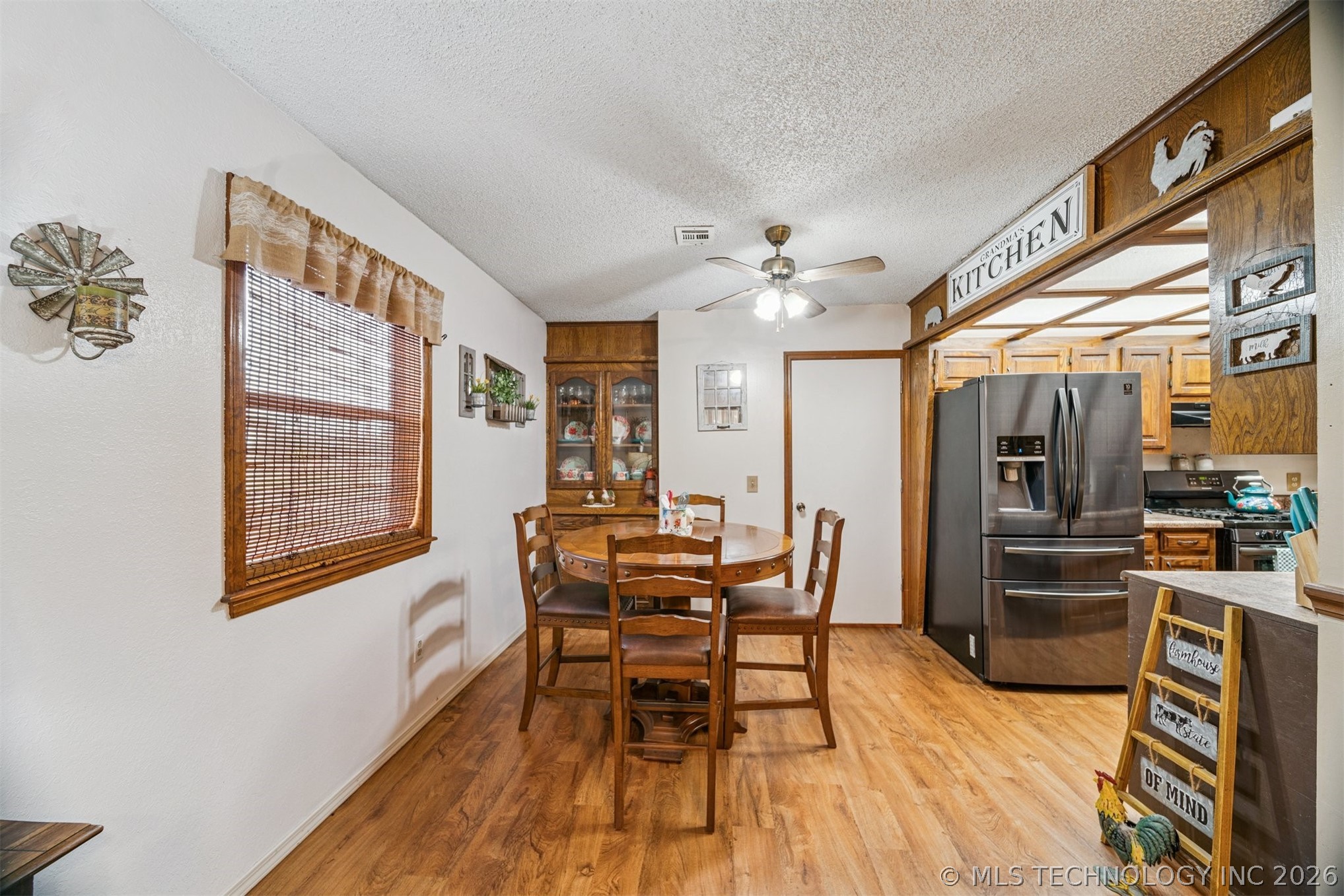 604 E Radcliff Avenue Property Photo 10