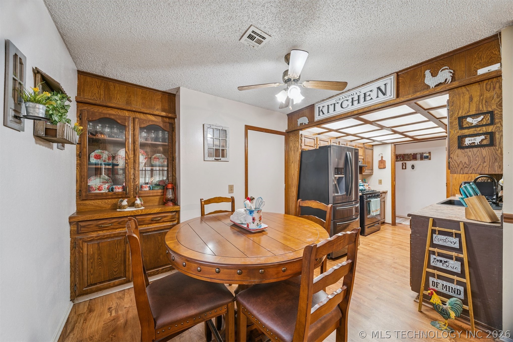604 E Radcliff Avenue Property Photo 11