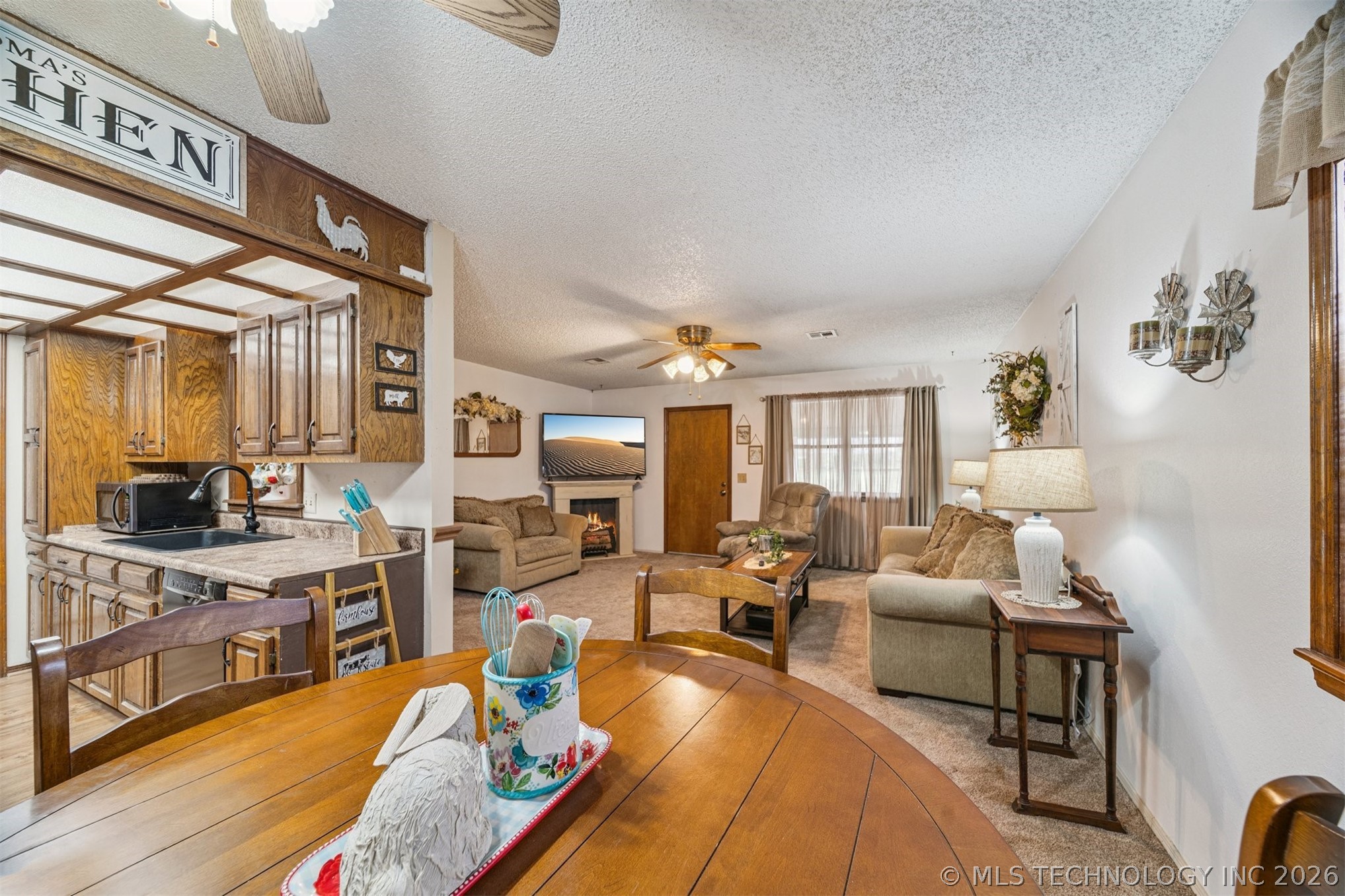 604 E Radcliff Avenue Property Photo 13