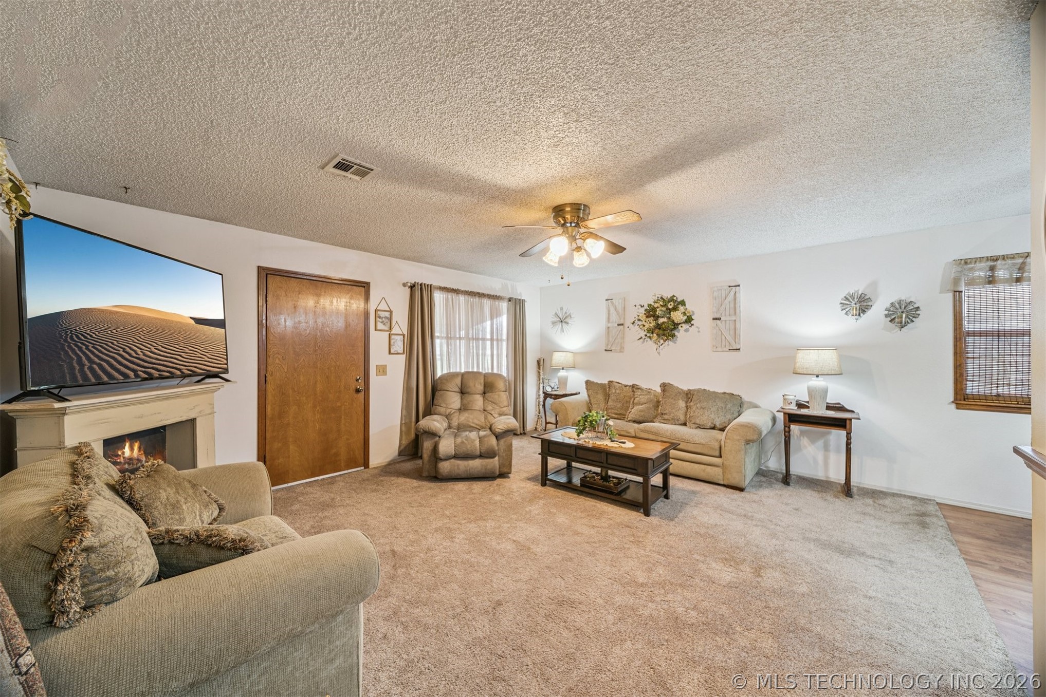 604 E Radcliff Avenue Property Photo 14