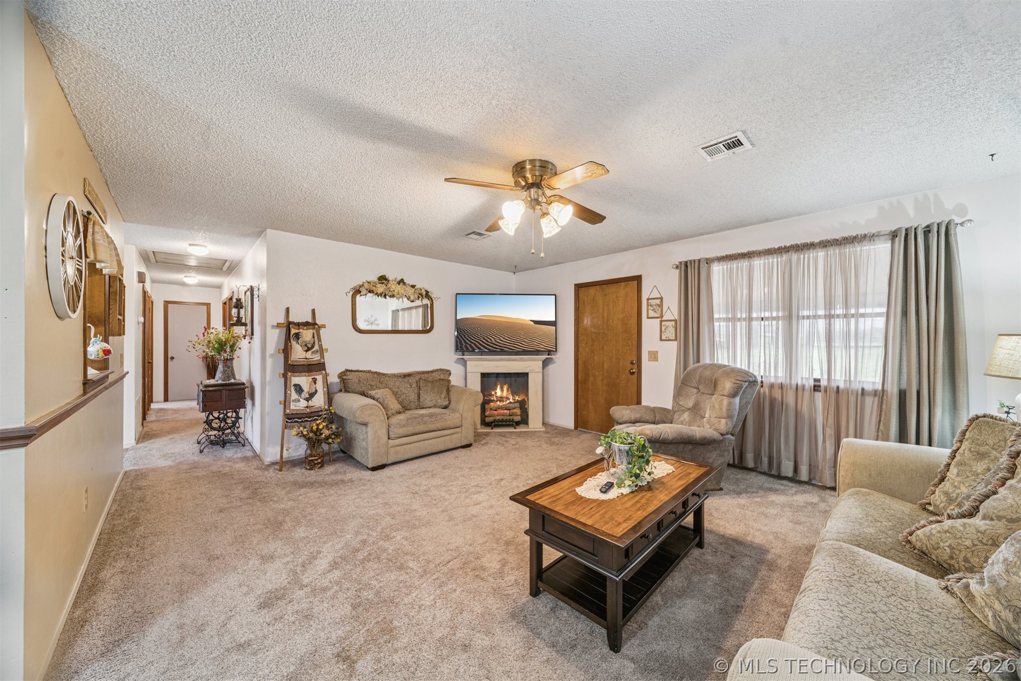 604 E Radcliff Avenue Property Photo 15