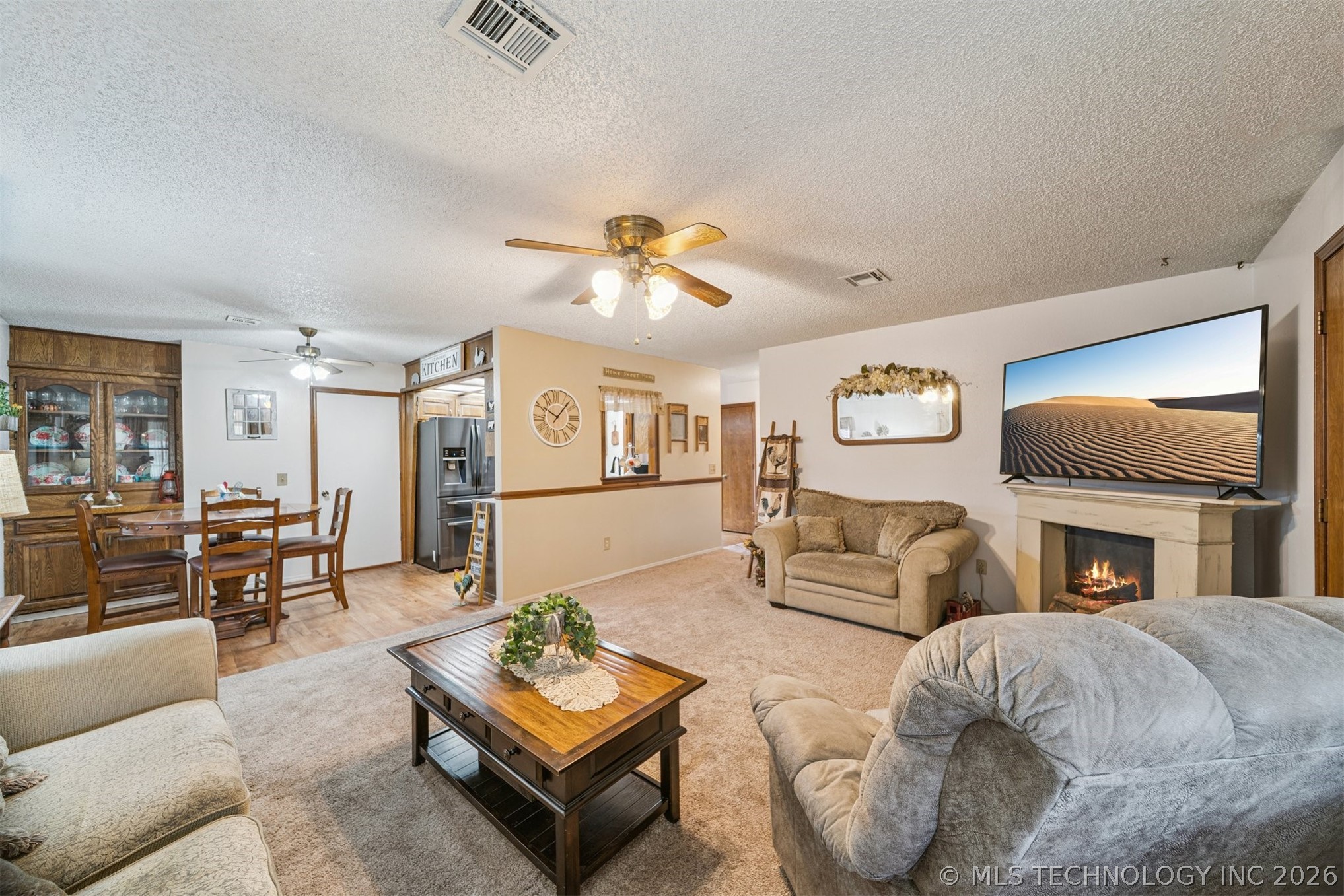 604 E Radcliff Avenue Property Photo 16