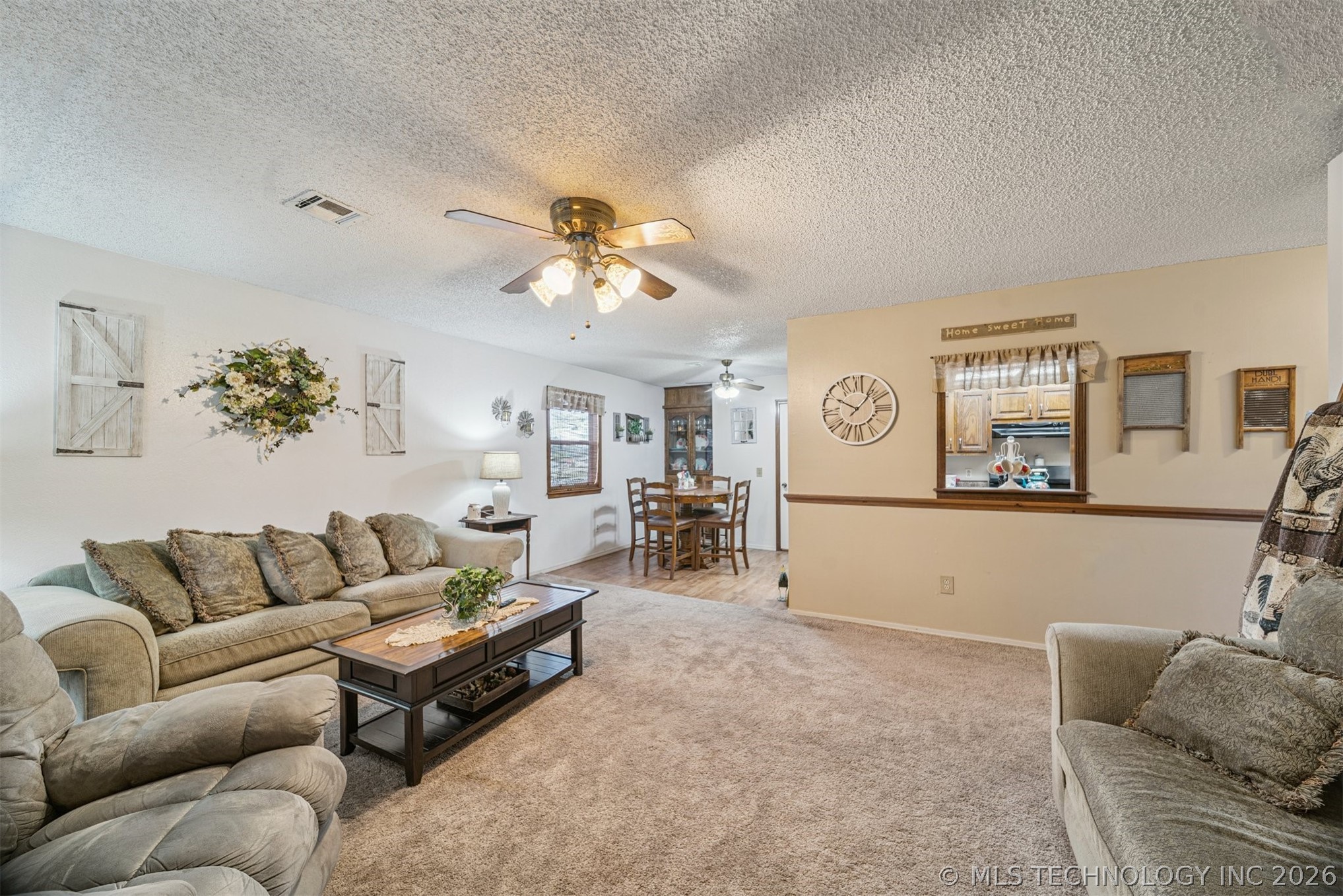 604 E Radcliff Avenue Property Photo 17