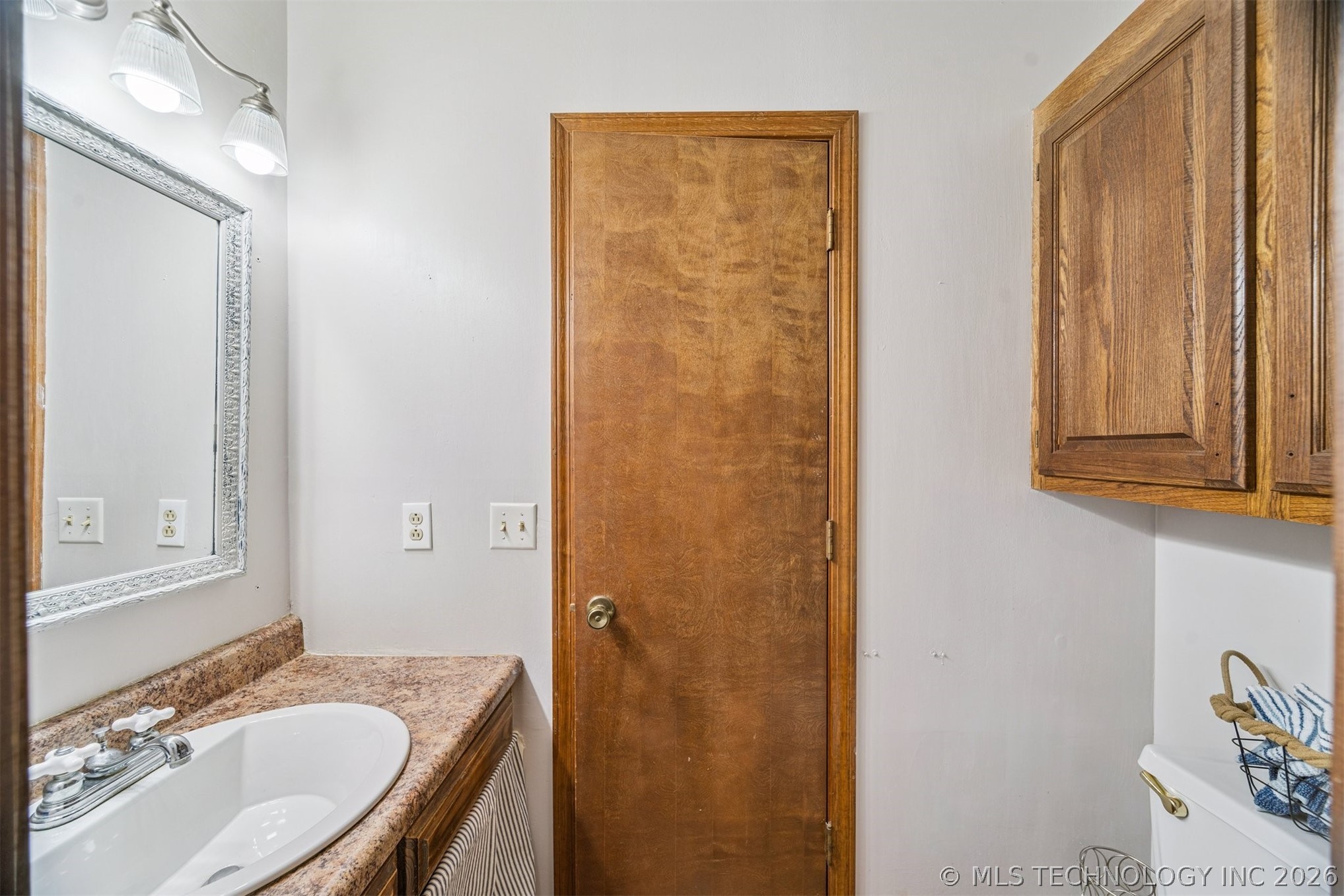 604 E Radcliff Avenue Property Photo 20