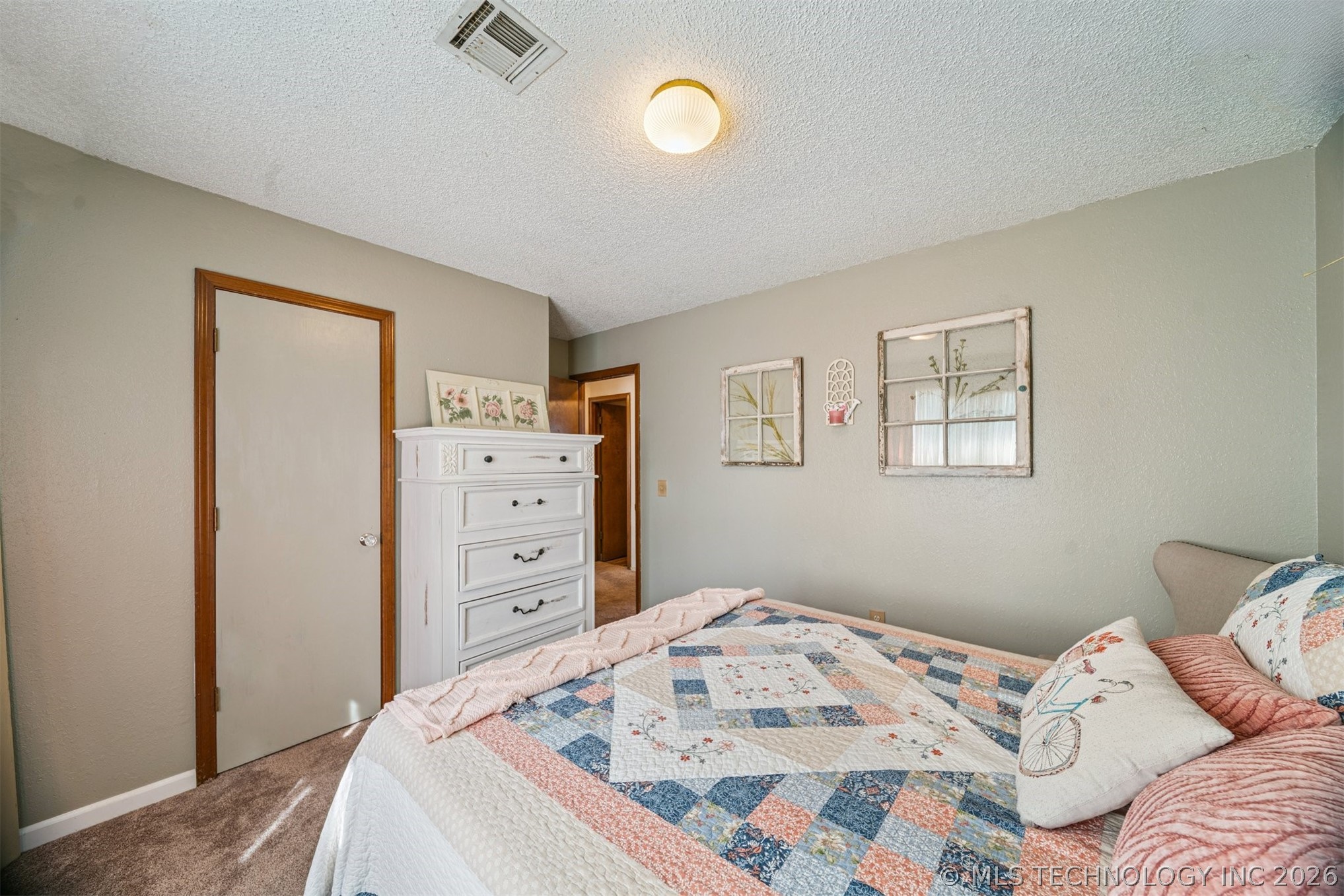 604 E Radcliff Avenue Property Photo 23