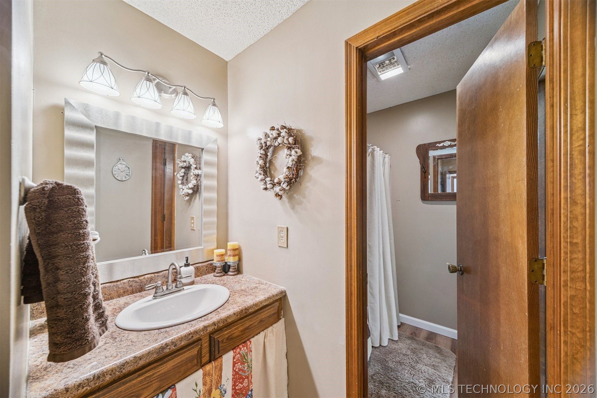 604 E Radcliff Avenue Property Photo 26